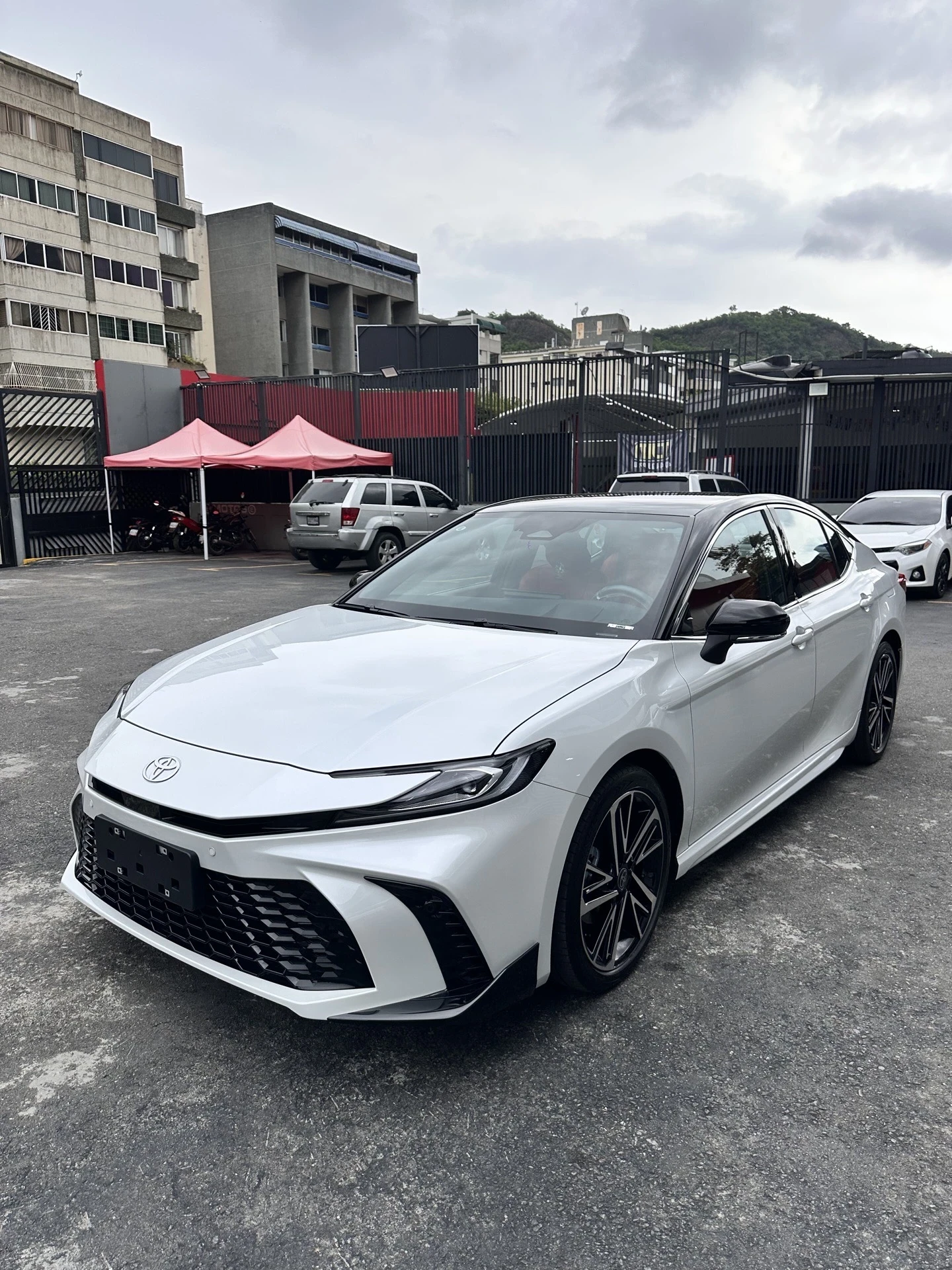 2025 Toyota Camry Sport — foto 3