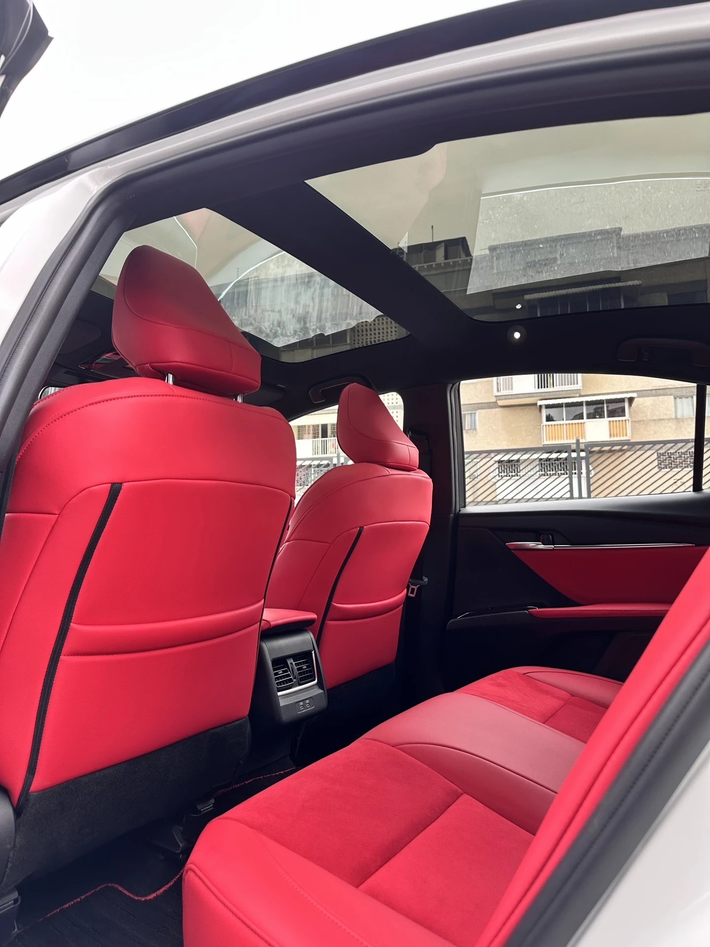 2025 Toyota Camry Sport — foto 5