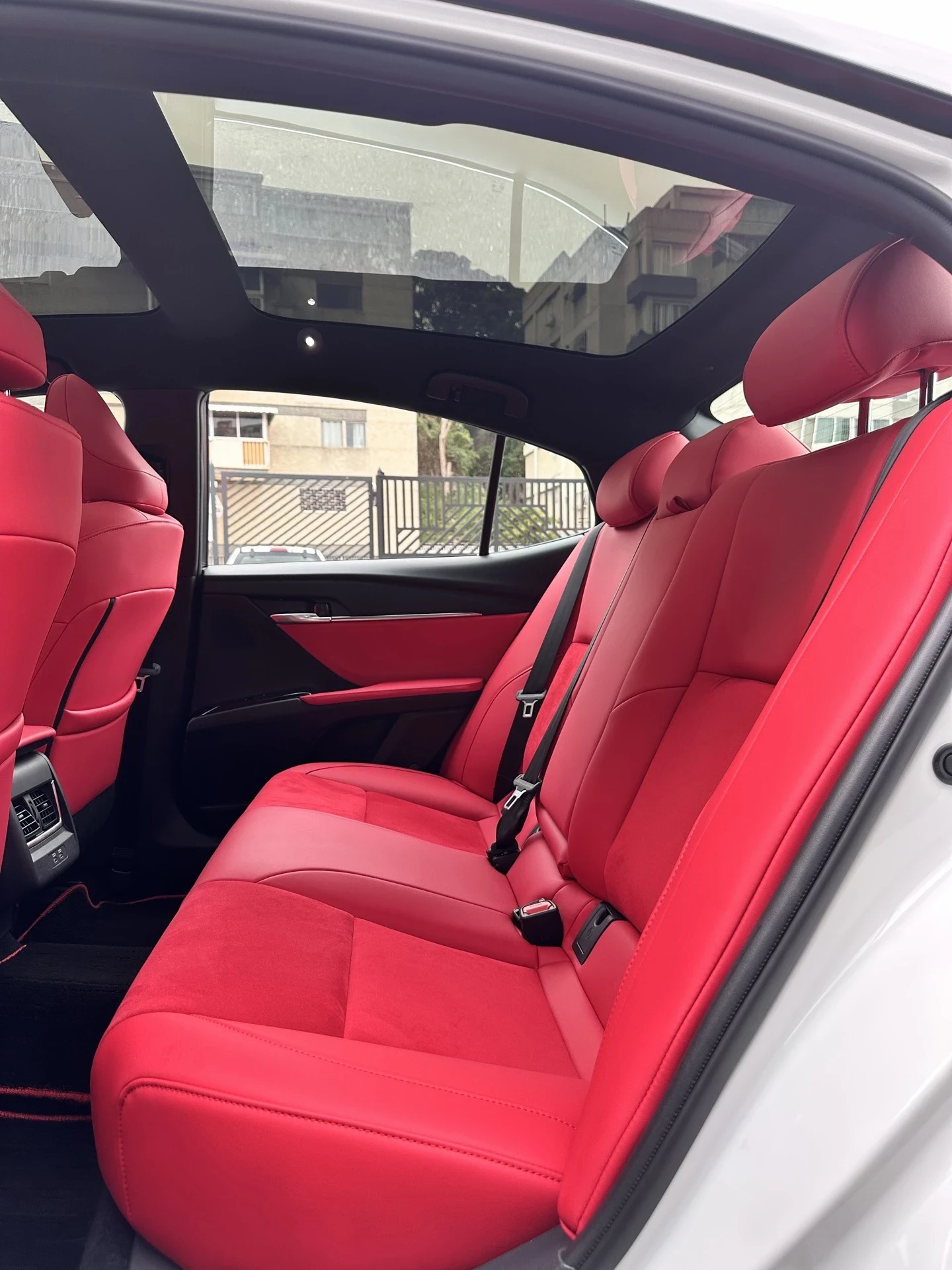 2025 Toyota Camry Sport — foto 6