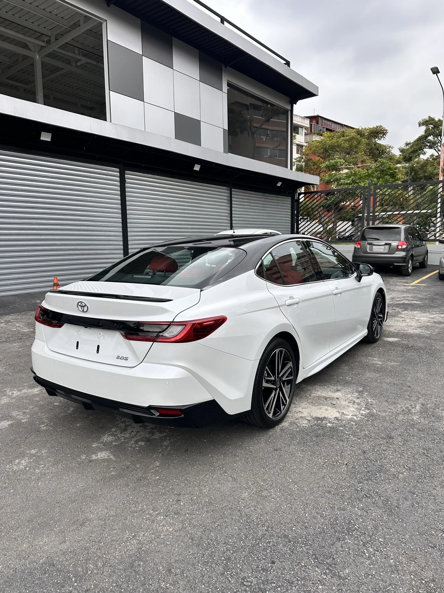 2025 Toyota Camry Sport — foto 8
