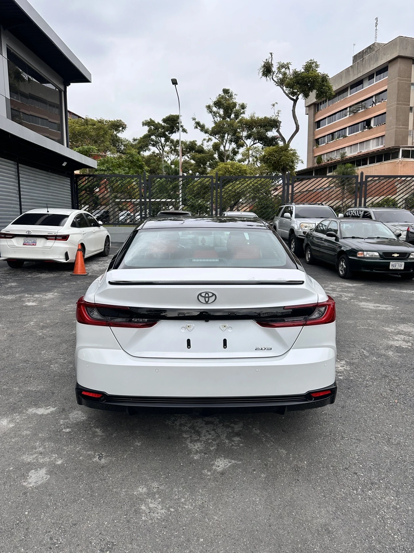 2025 Toyota Camry Sport — foto 10