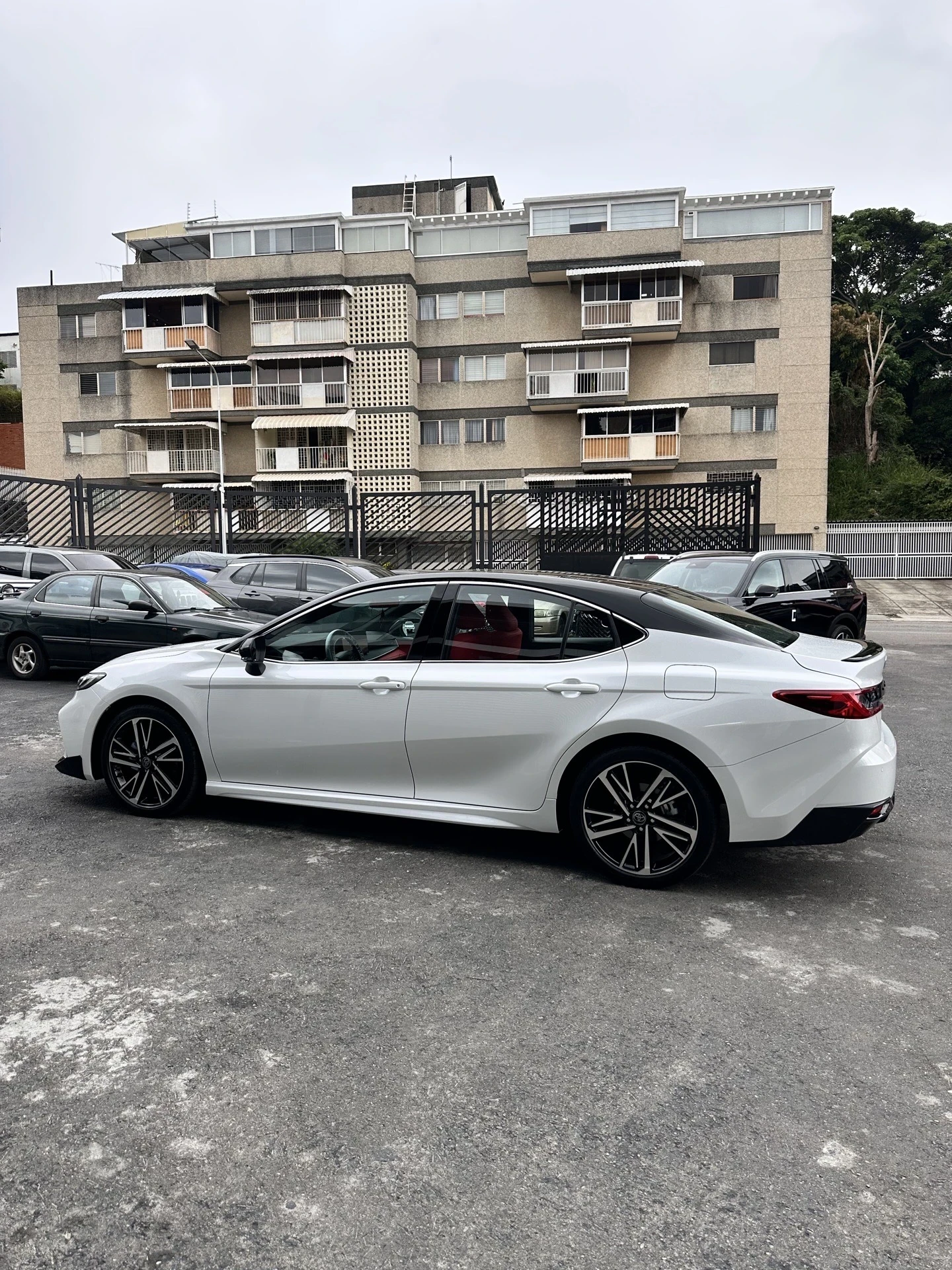 2025 Toyota Camry Sport — foto 11