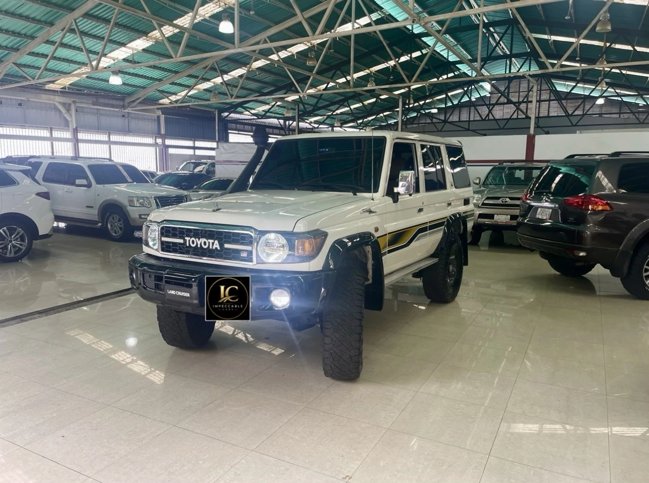 2022 Toyota Land Cruiser S76 70 Aniversario — foto 7
