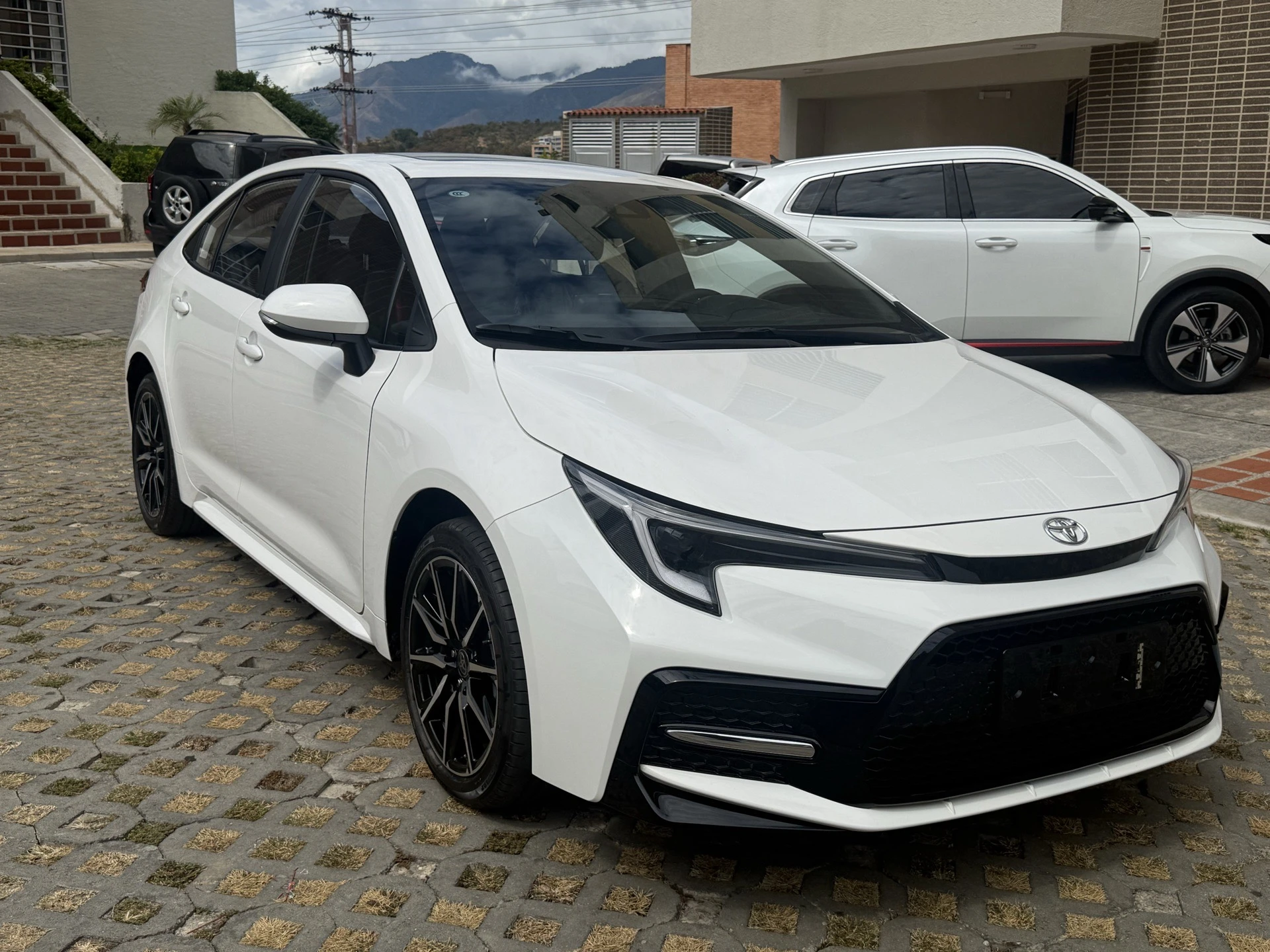 2025 Toyota Corolla Sport — foto 2