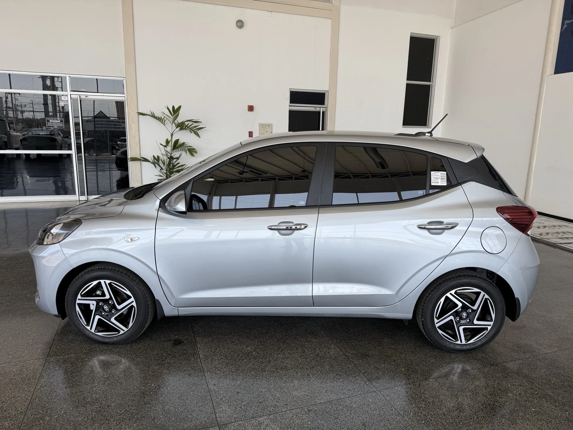 2026 Hyundai Grand i10 GLS — foto 2