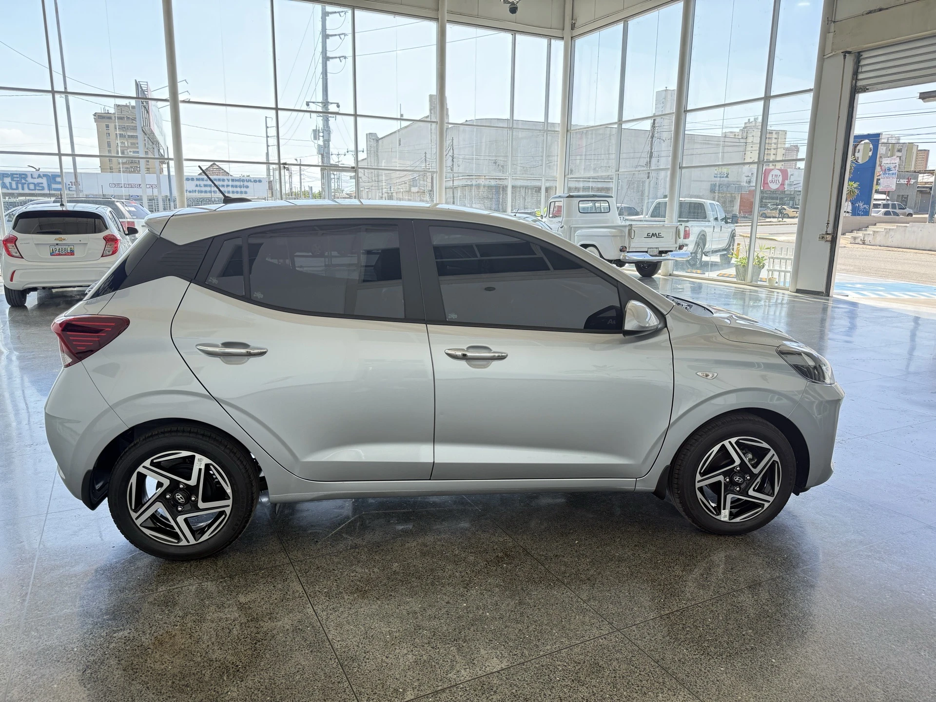 2026 Hyundai Grand i10 GLS — foto 3