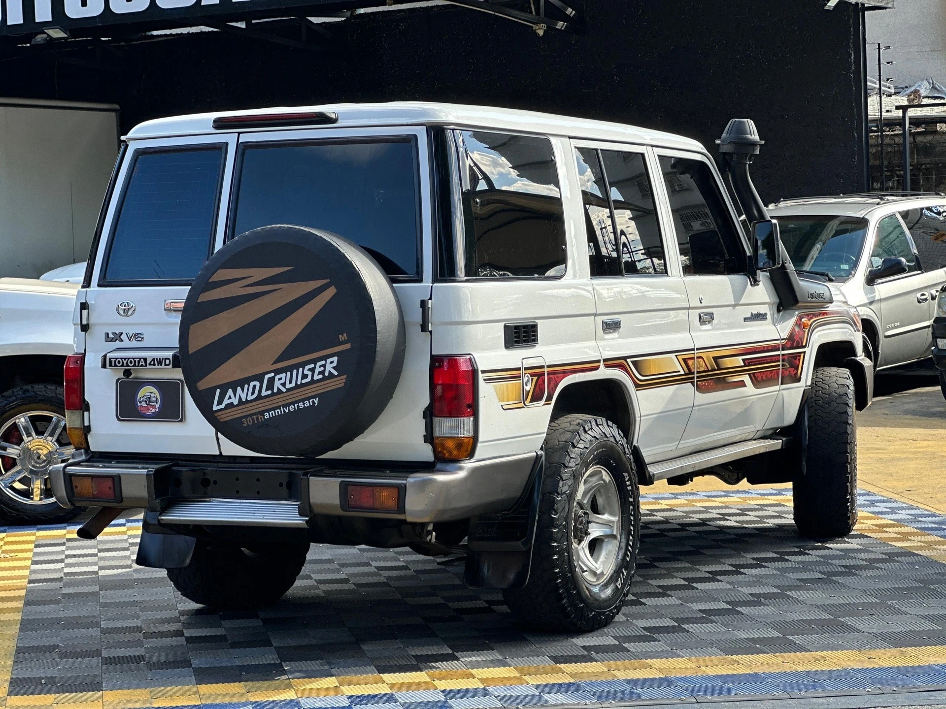 2012 Toyota Macho LX — foto 5