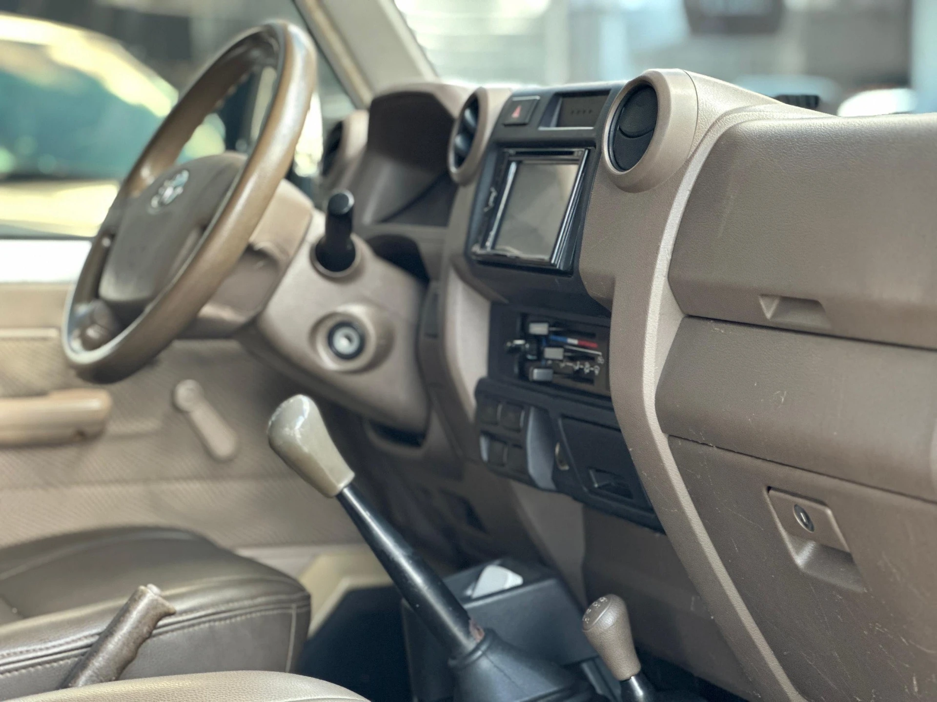 2012 Toyota Macho LX — foto 6