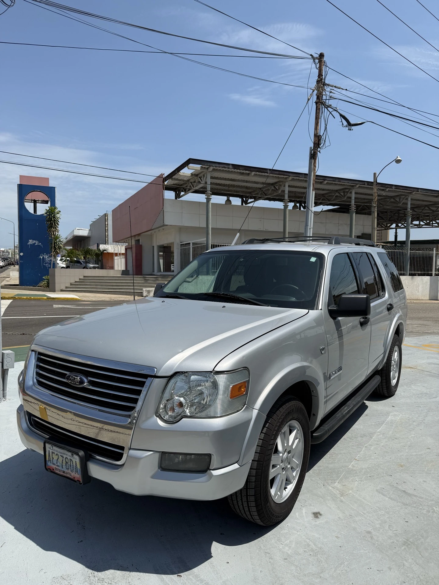 2011 Ford Explorer XLT — foto 2