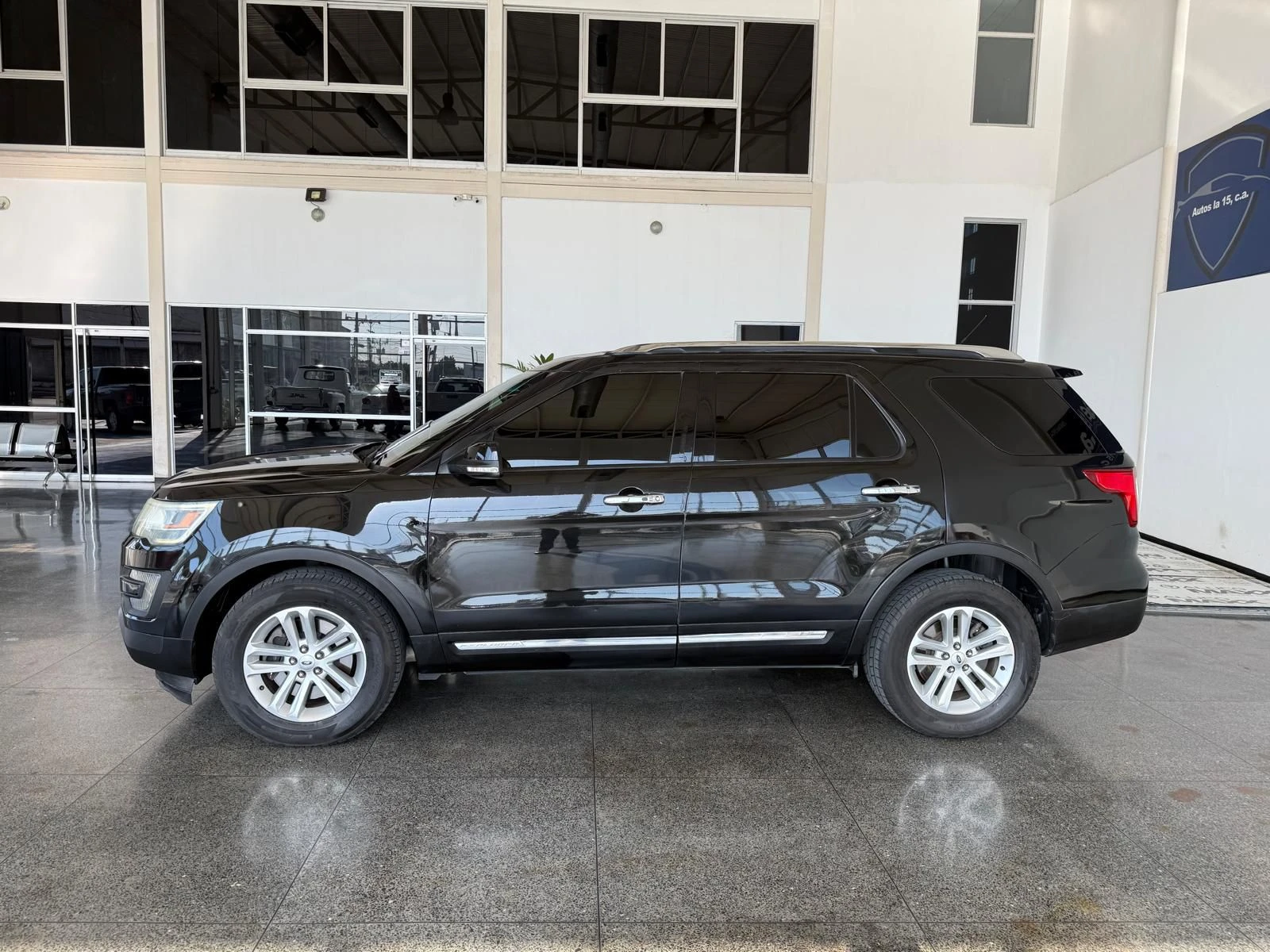 2016 Ford Explorer Limited — foto 3