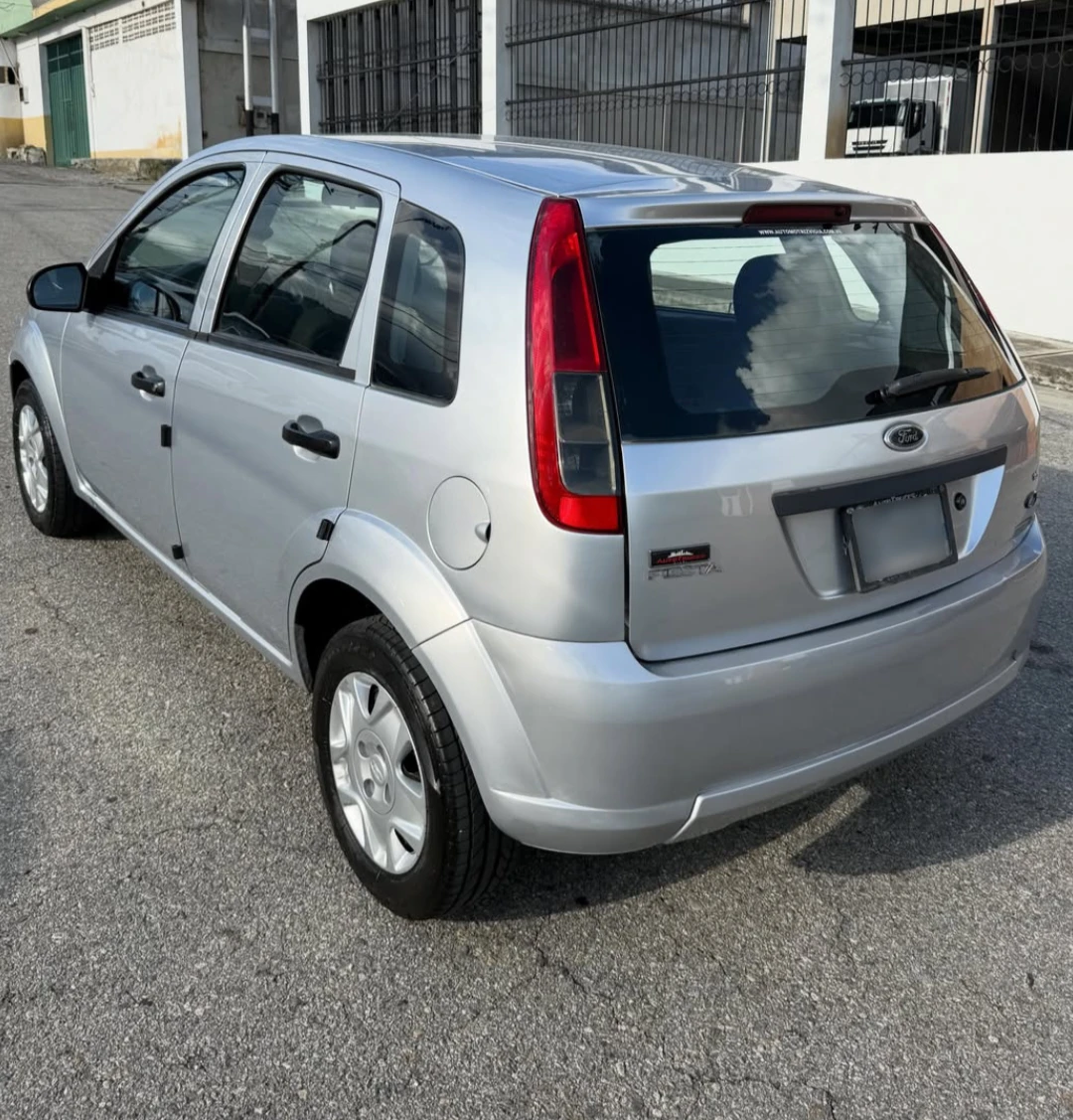 2013 Ford Fiesta Move — foto 4