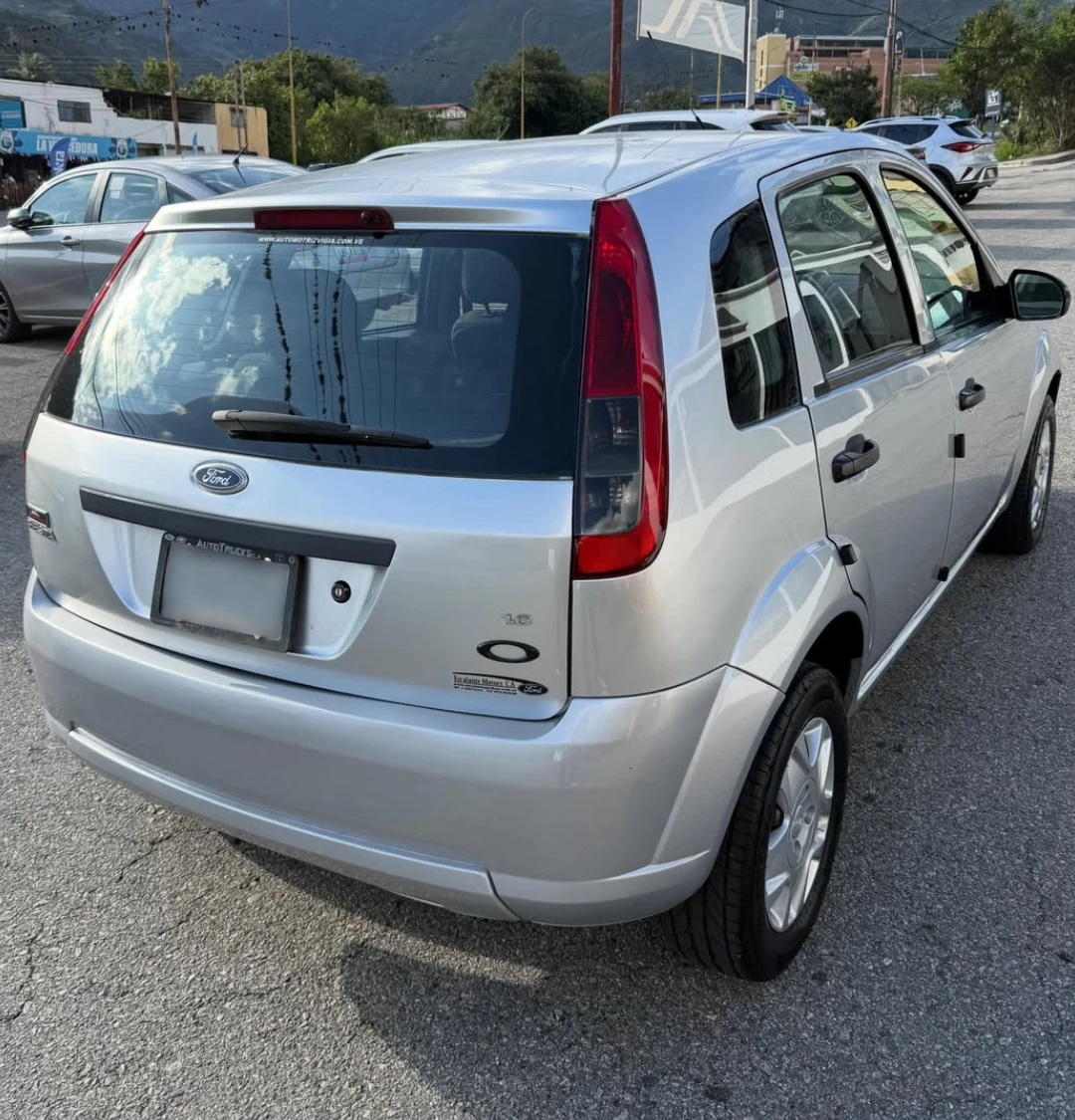 2013 Ford Fiesta Move — foto 6