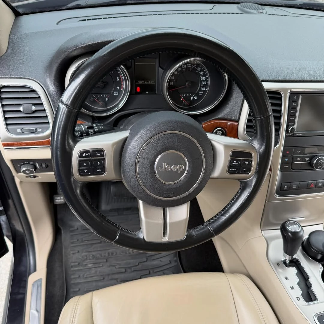 2011 Jeep Grand Cherokee Limited — foto 14