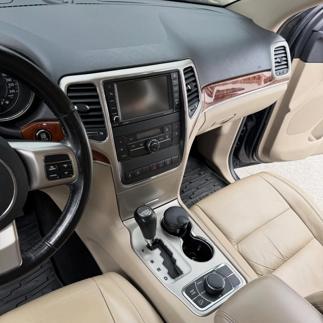 2011 Jeep Grand Cherokee Limited — foto 15