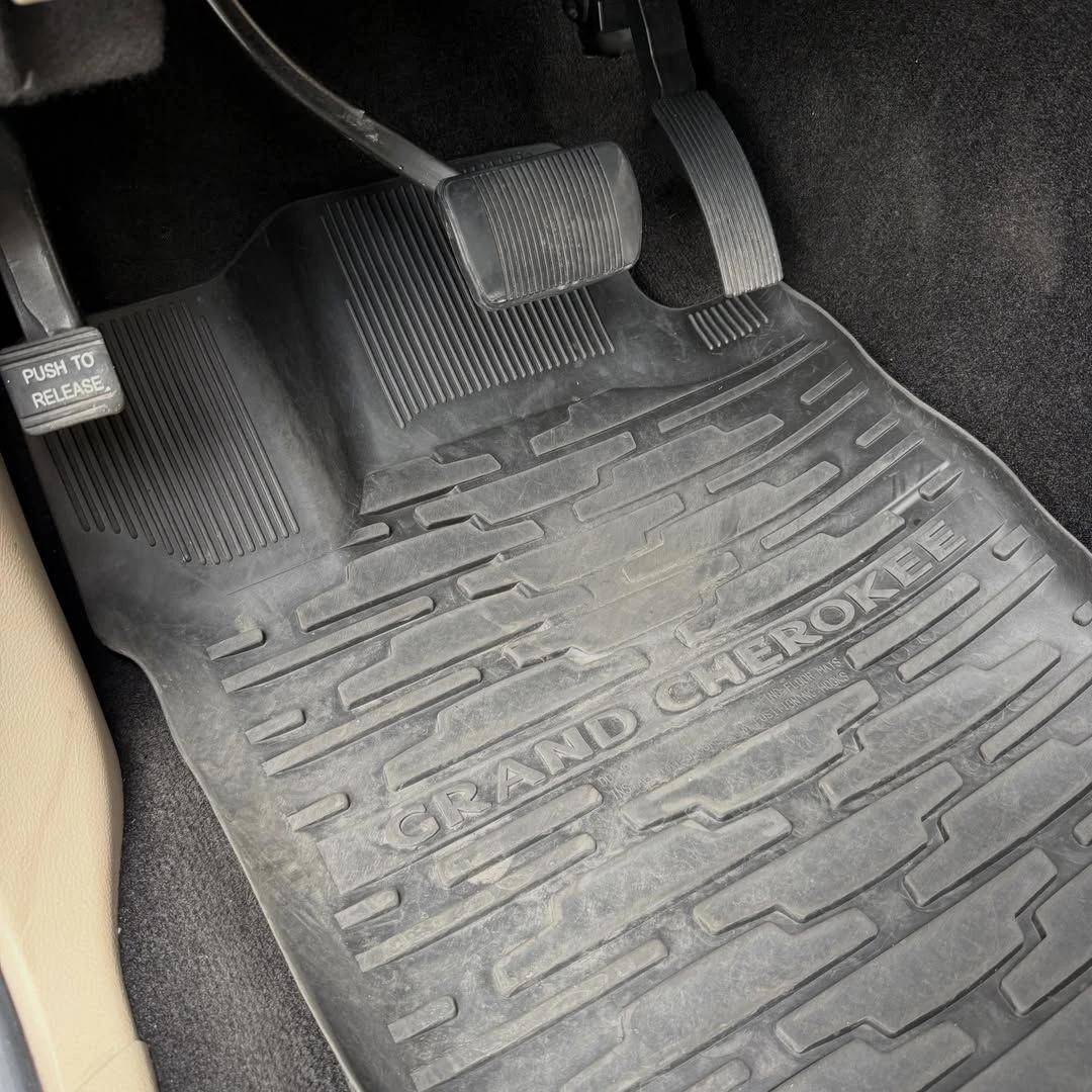 2011 Jeep Grand Cherokee Limited — foto 17