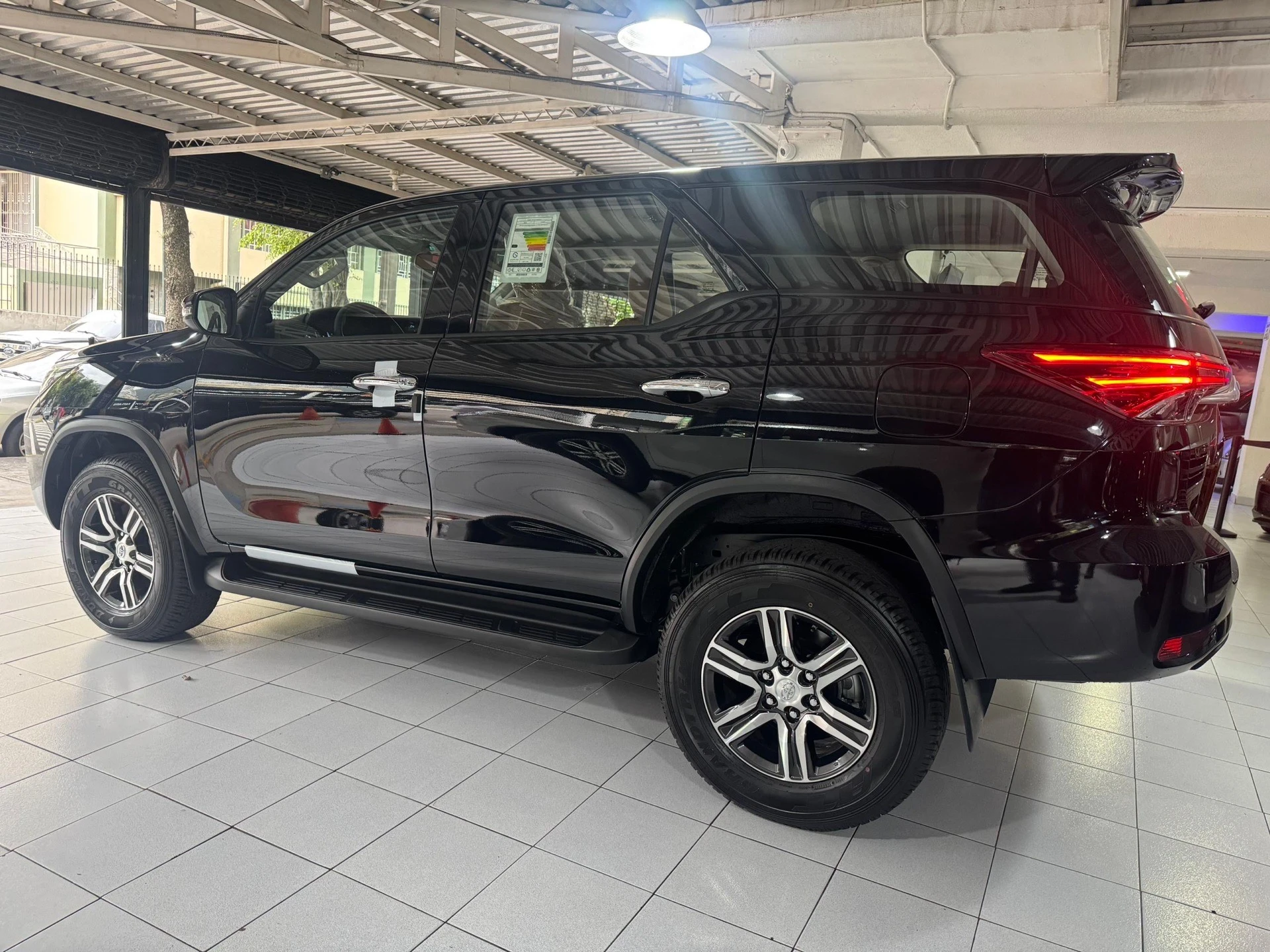 2025 Toyota Fortuner — foto 4
