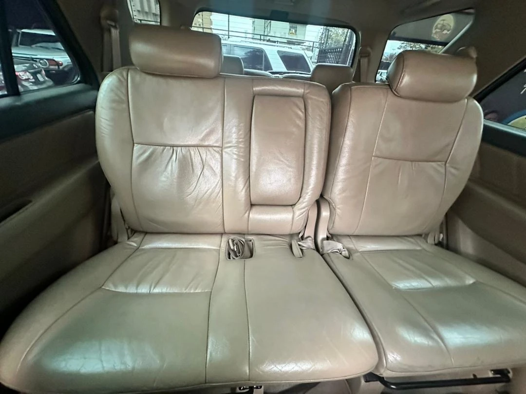 2014 Toyota Fortuner Sr — foto 3