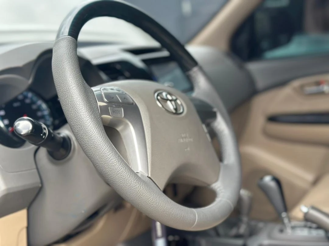 2014 Toyota Fortuner Sr — foto 7