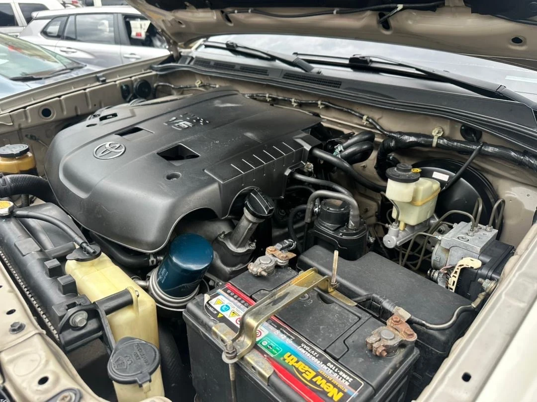 2014 Toyota Fortuner Sr — foto 6