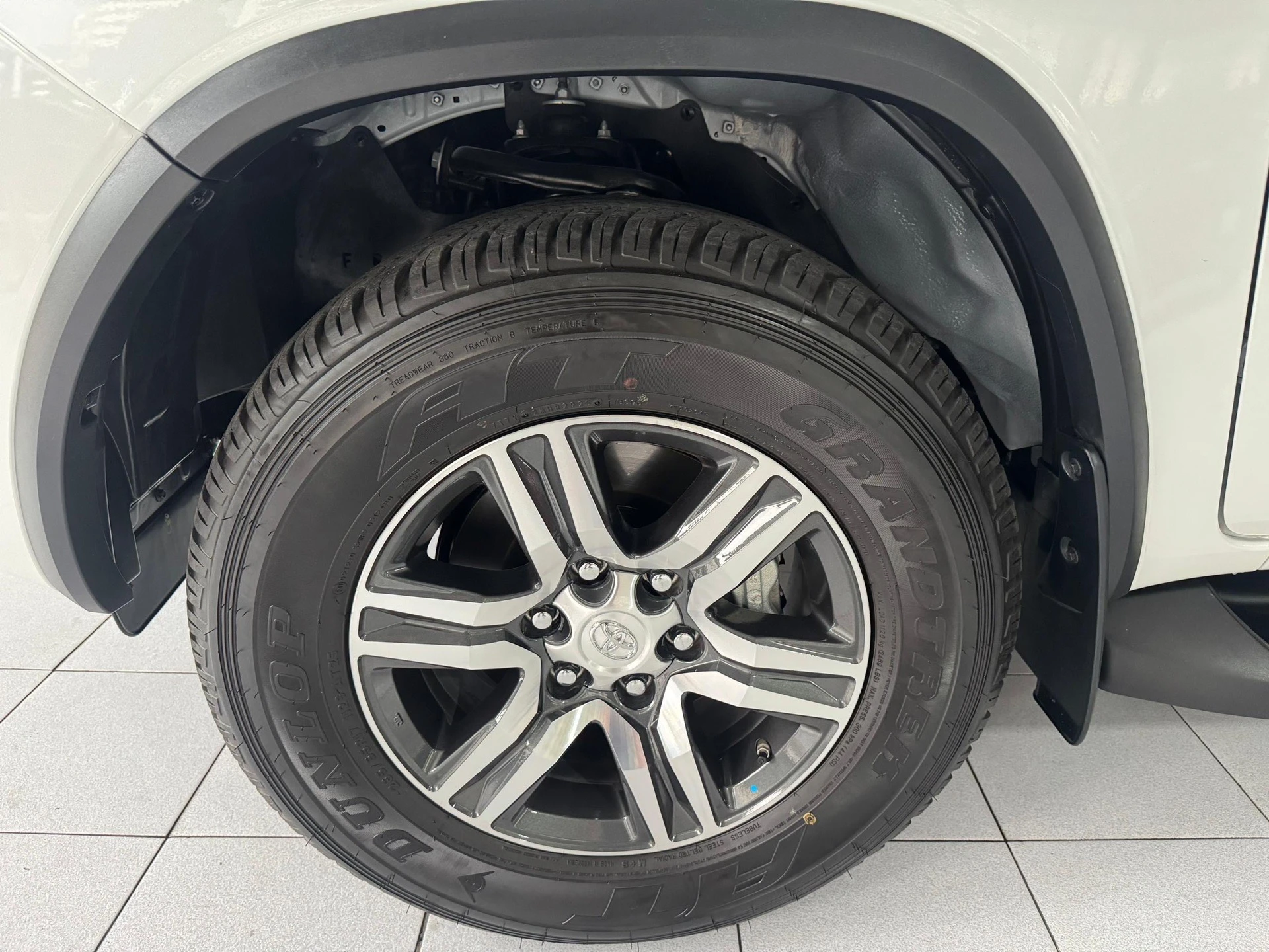 2025 Toyota Fortuner — foto 11