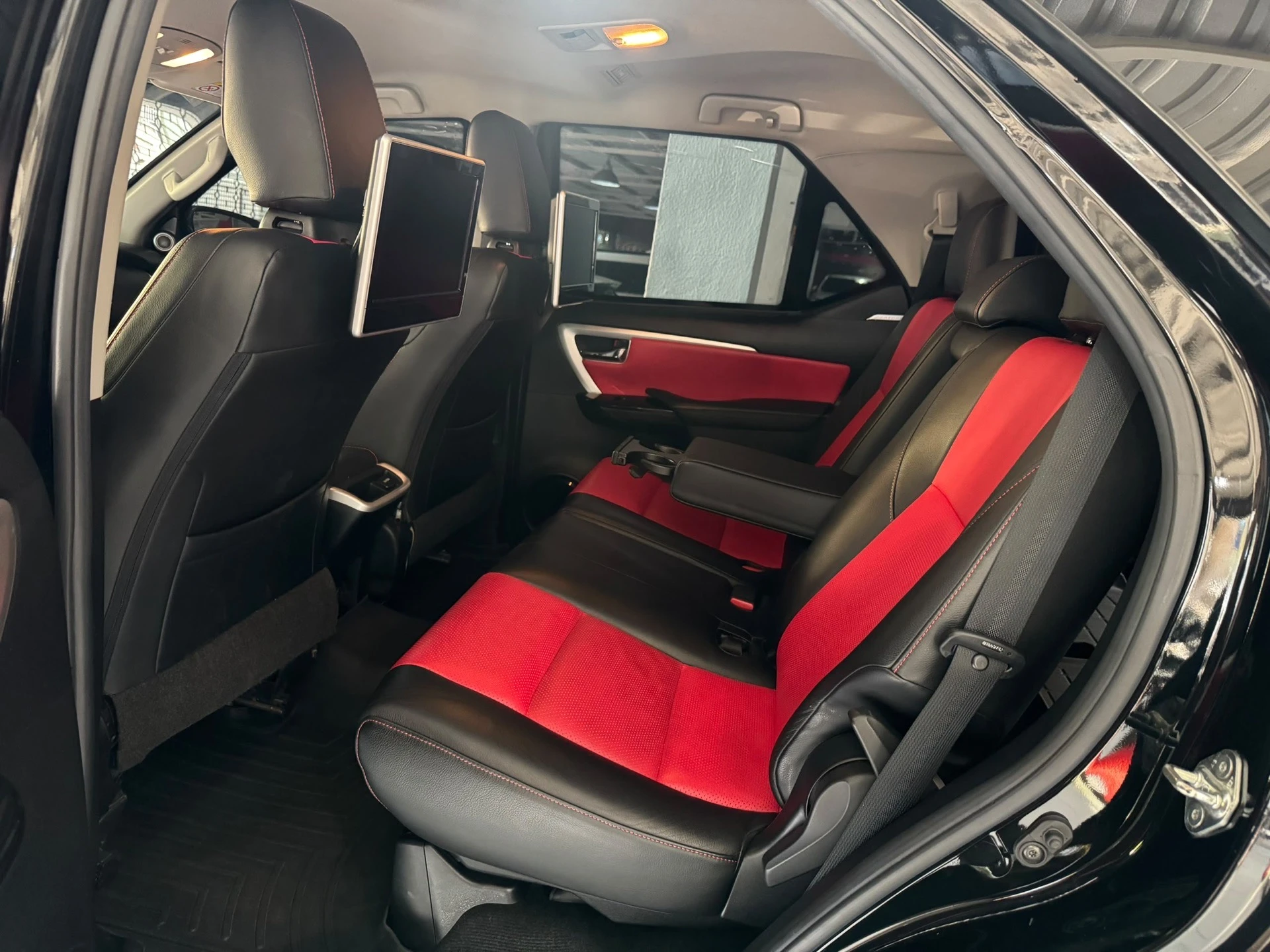 2020 Toyota Fortuner TRD — foto 10