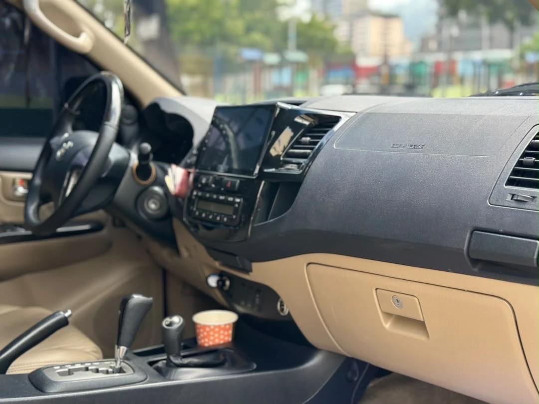 2017 Toyota Fortuner Sr — foto 3