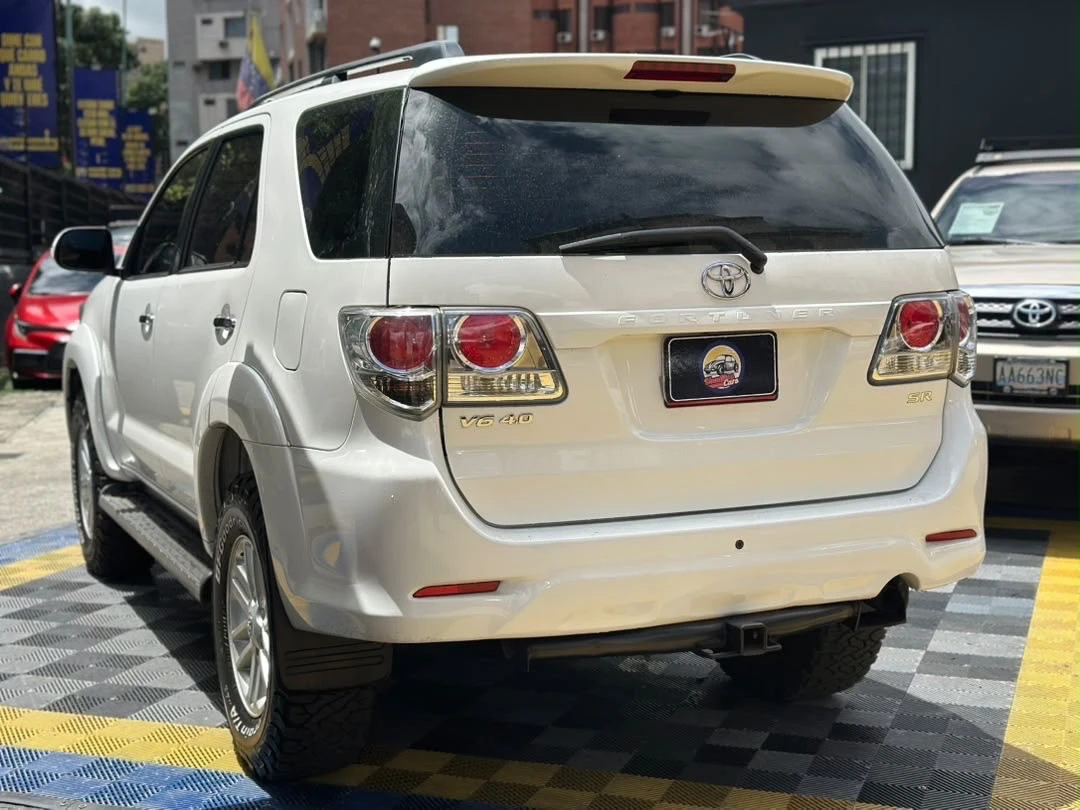 2017 Toyota Fortuner Sr — foto 6