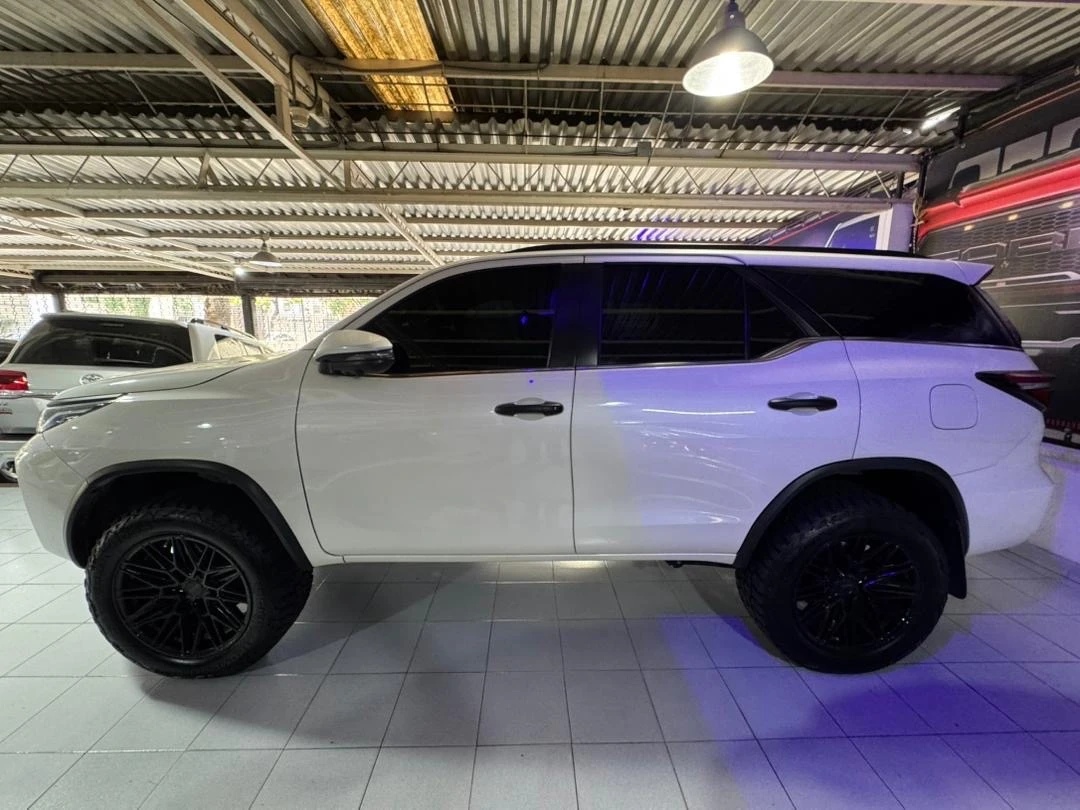 2022 Toyota Fortuner DUBAI VX — foto 5