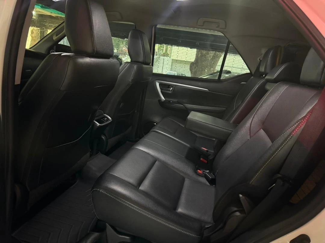 2022 Toyota Fortuner DUBAI VX — foto 7