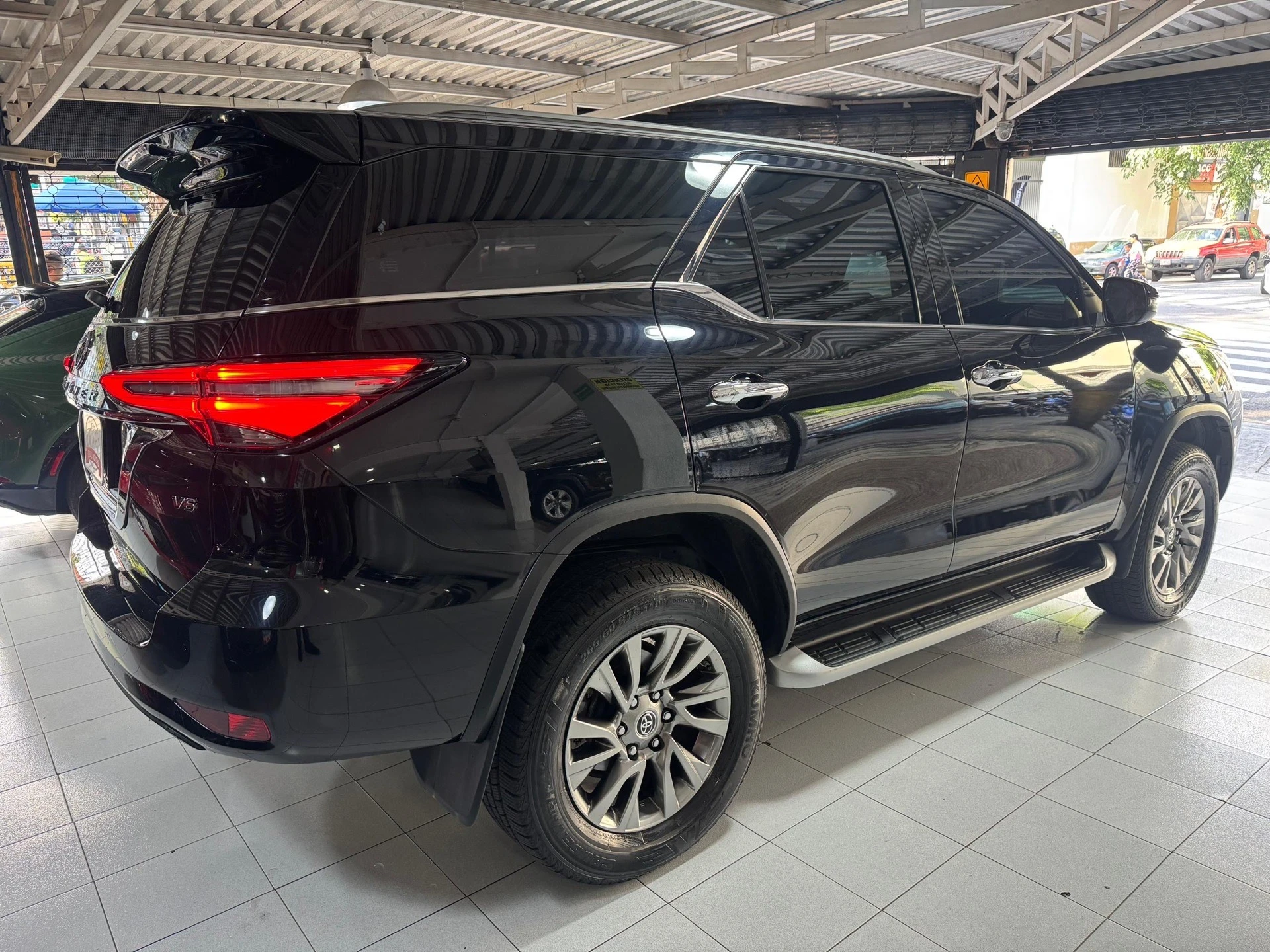 2023 Toyota Fortuner VXR — foto 4
