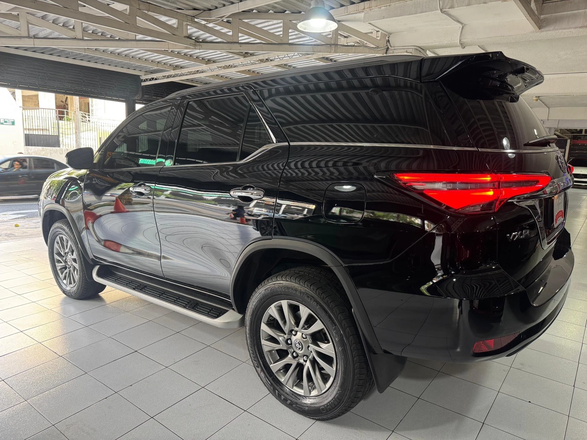 2023 Toyota Fortuner VXR — foto 6