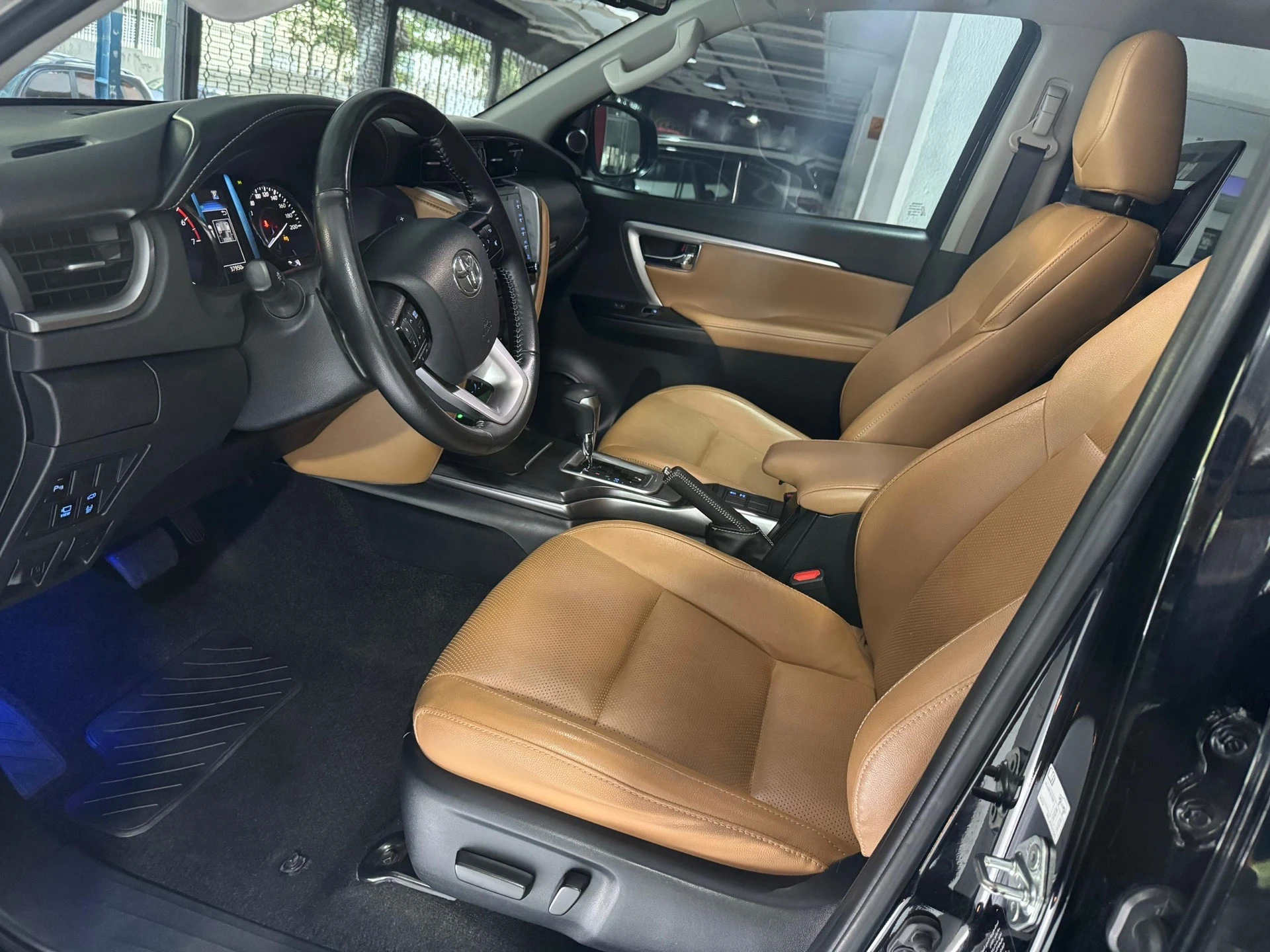 2023 Toyota Fortuner VXR — foto 8