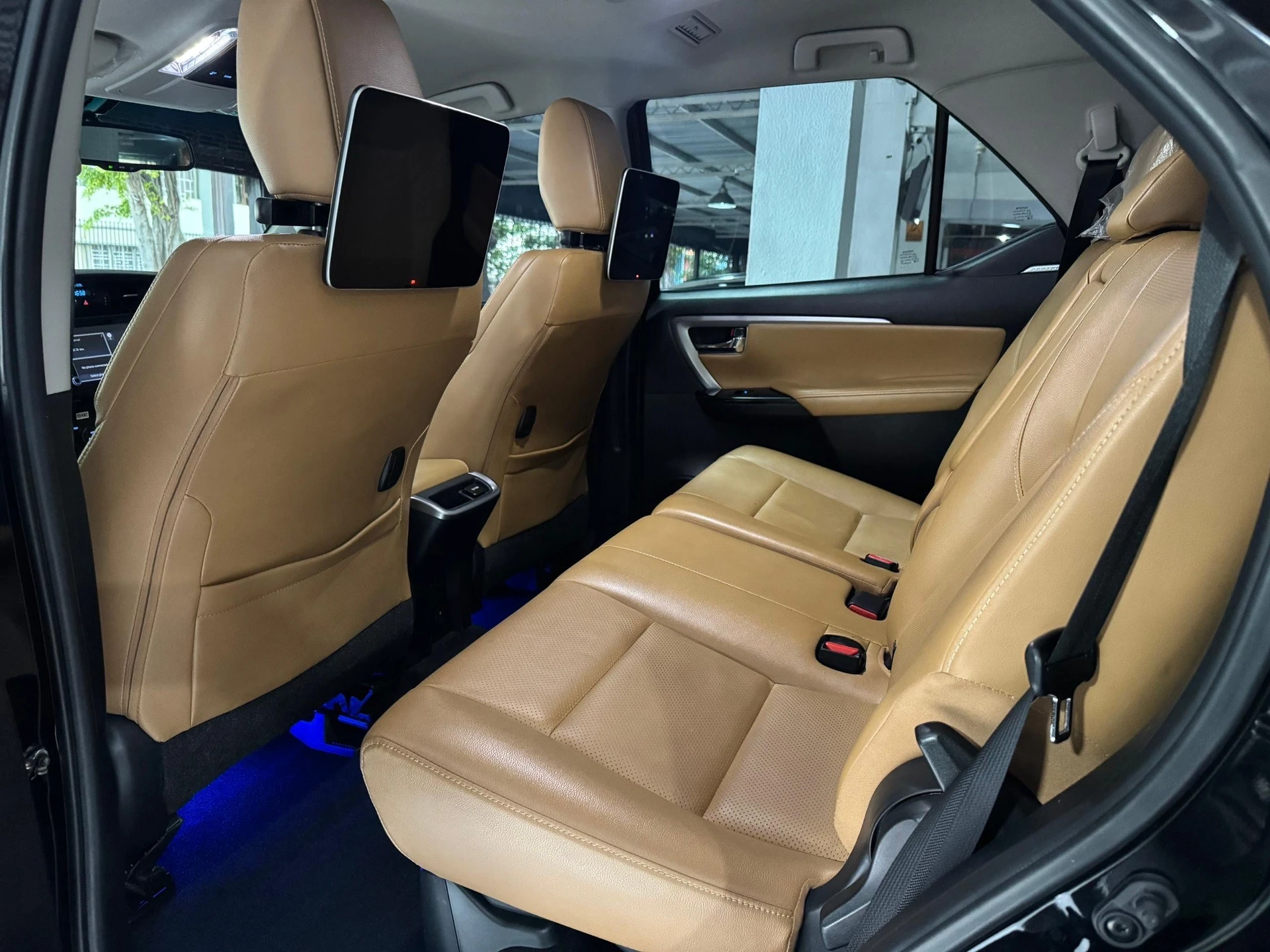 2023 Toyota Fortuner VXR — foto 11
