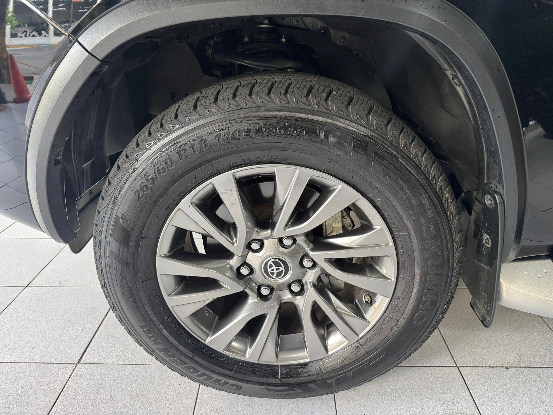 2023 Toyota Fortuner VXR — foto 14