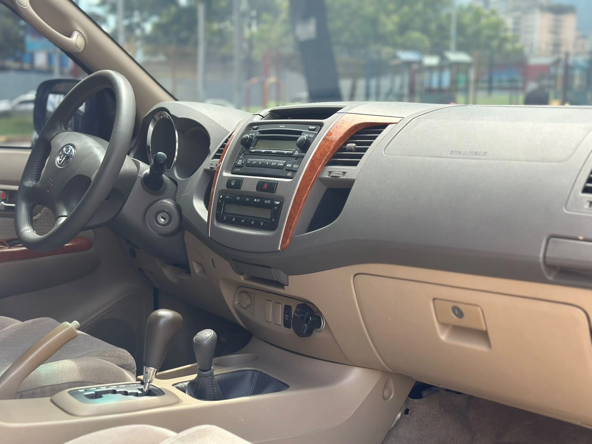 2012 Toyota Fortuner Sr — foto 4