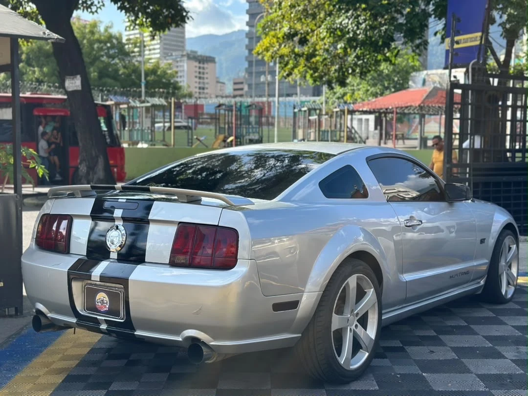 2007 Ford Mustang — foto 8