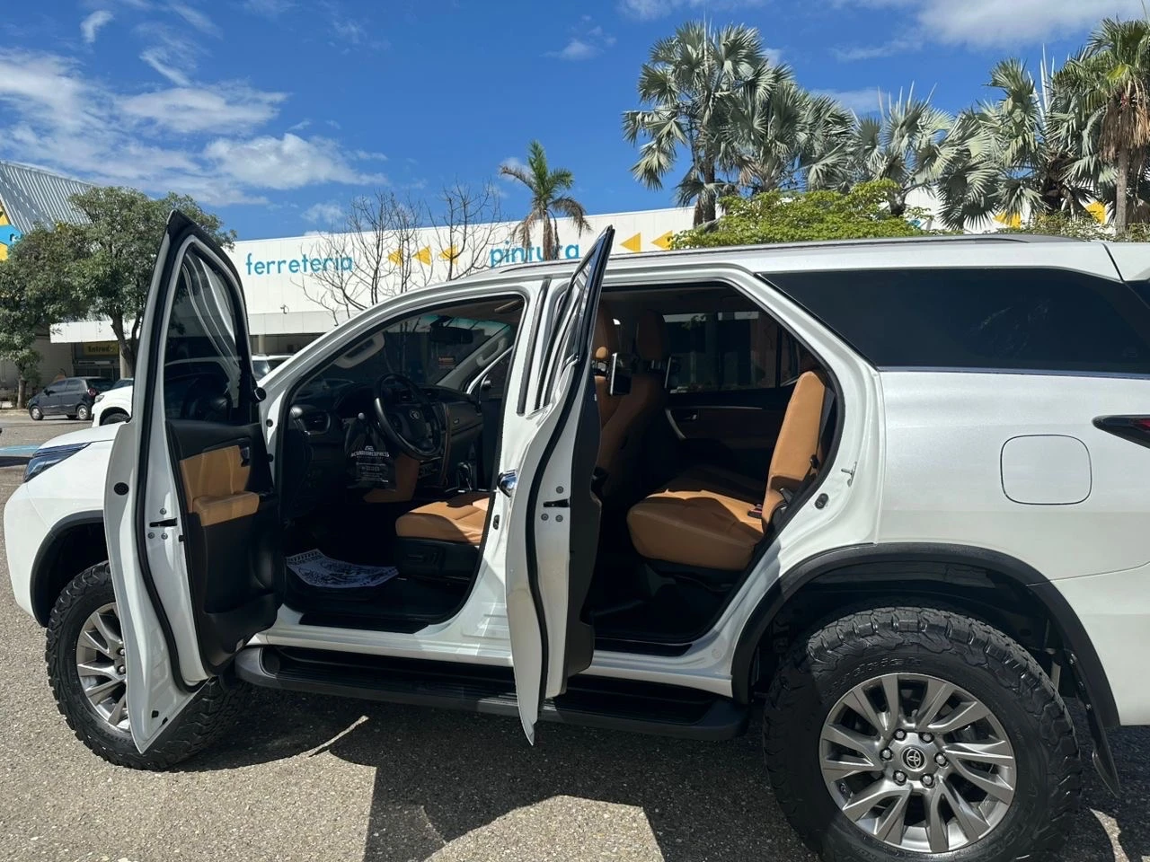 2023 Toyota Fortuner VXR — foto 13