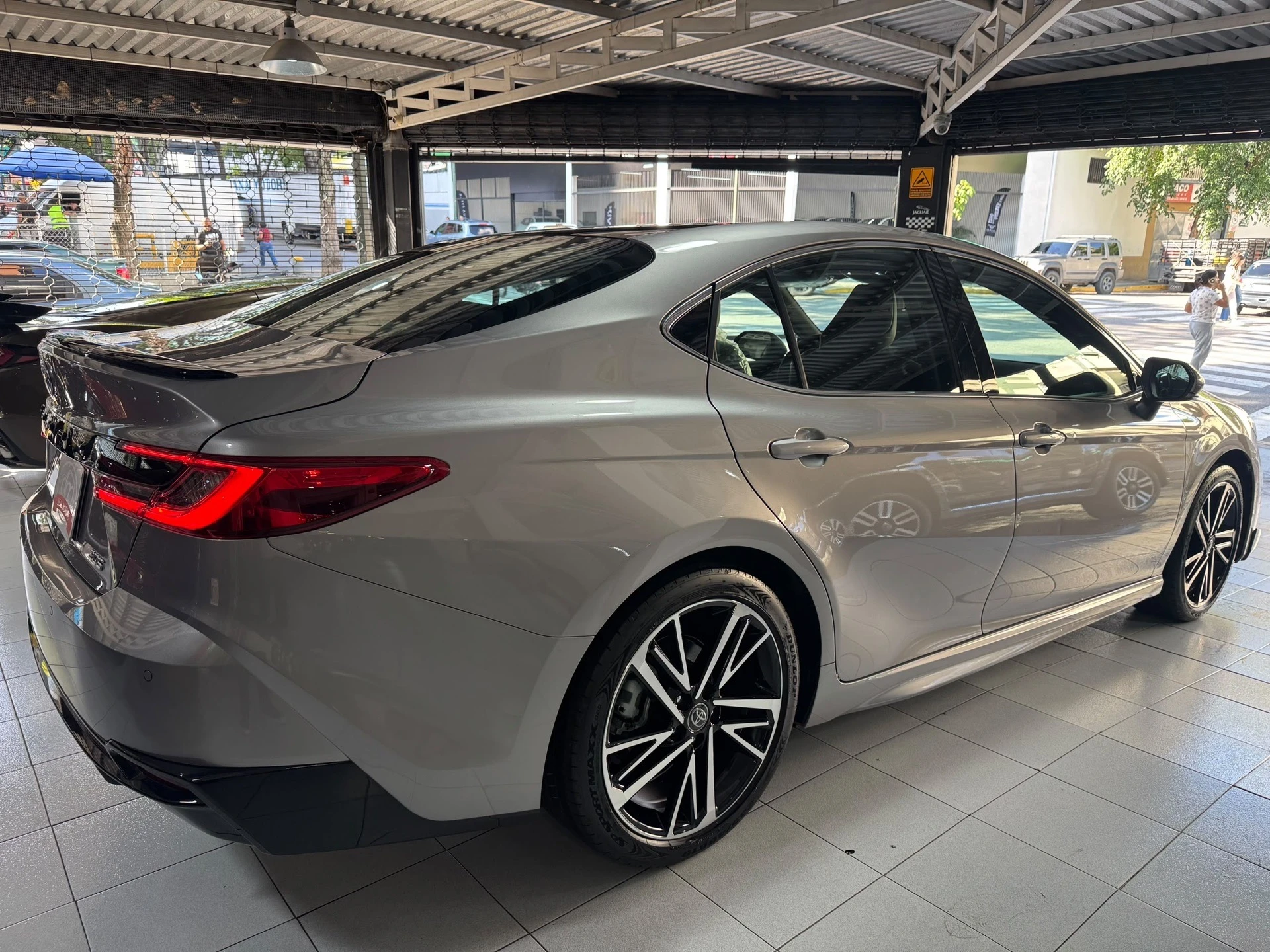 2025 Toyota Camry SPORT — foto 5