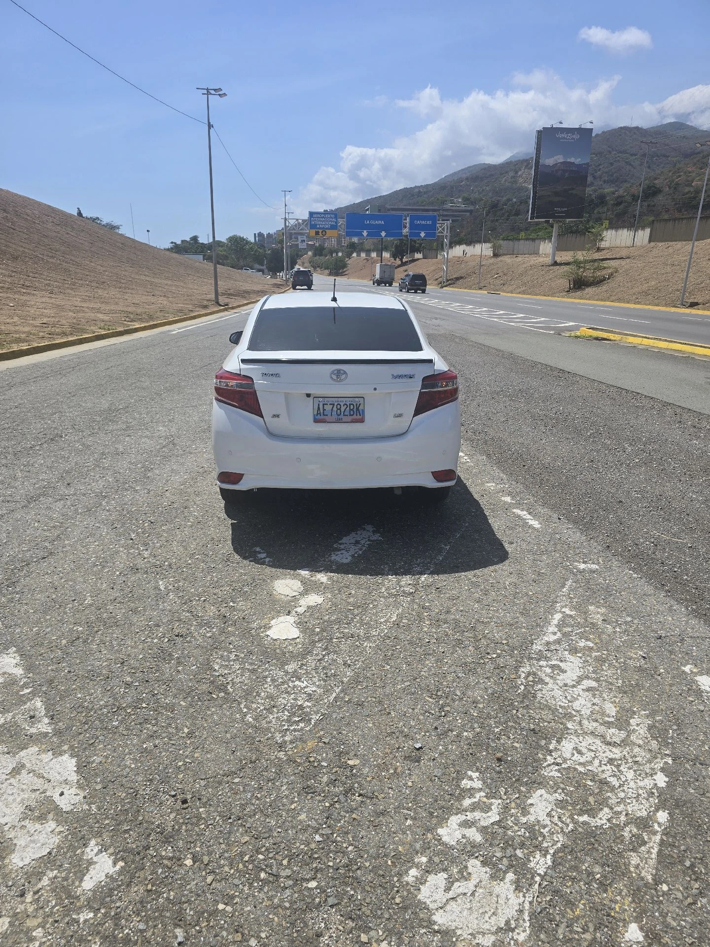 2016 Toyota Yaris Sedán SE — foto 4