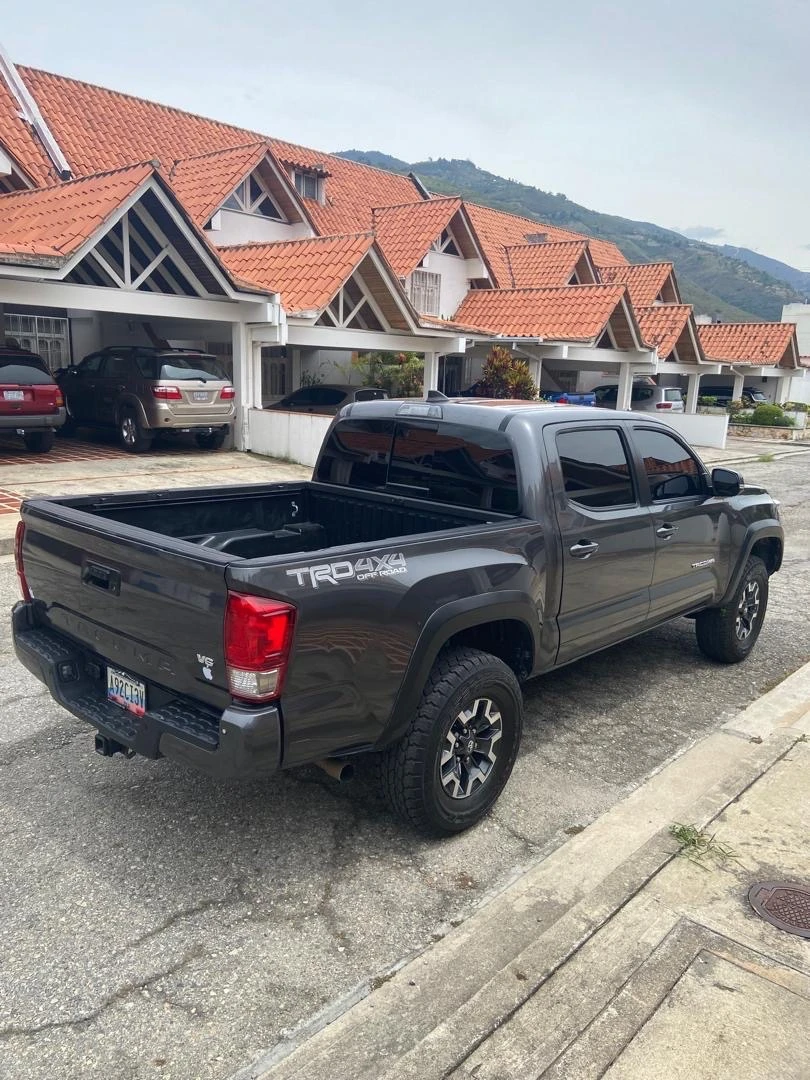 2017 Toyota Tacoma TRD — foto 8