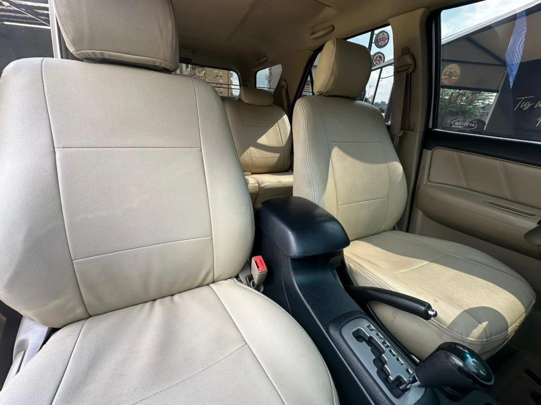 2015 Toyota Fortuner Sr — photo 3