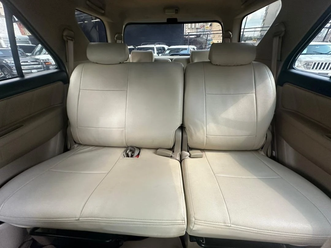 2015 Toyota Fortuner Sr — photo 4