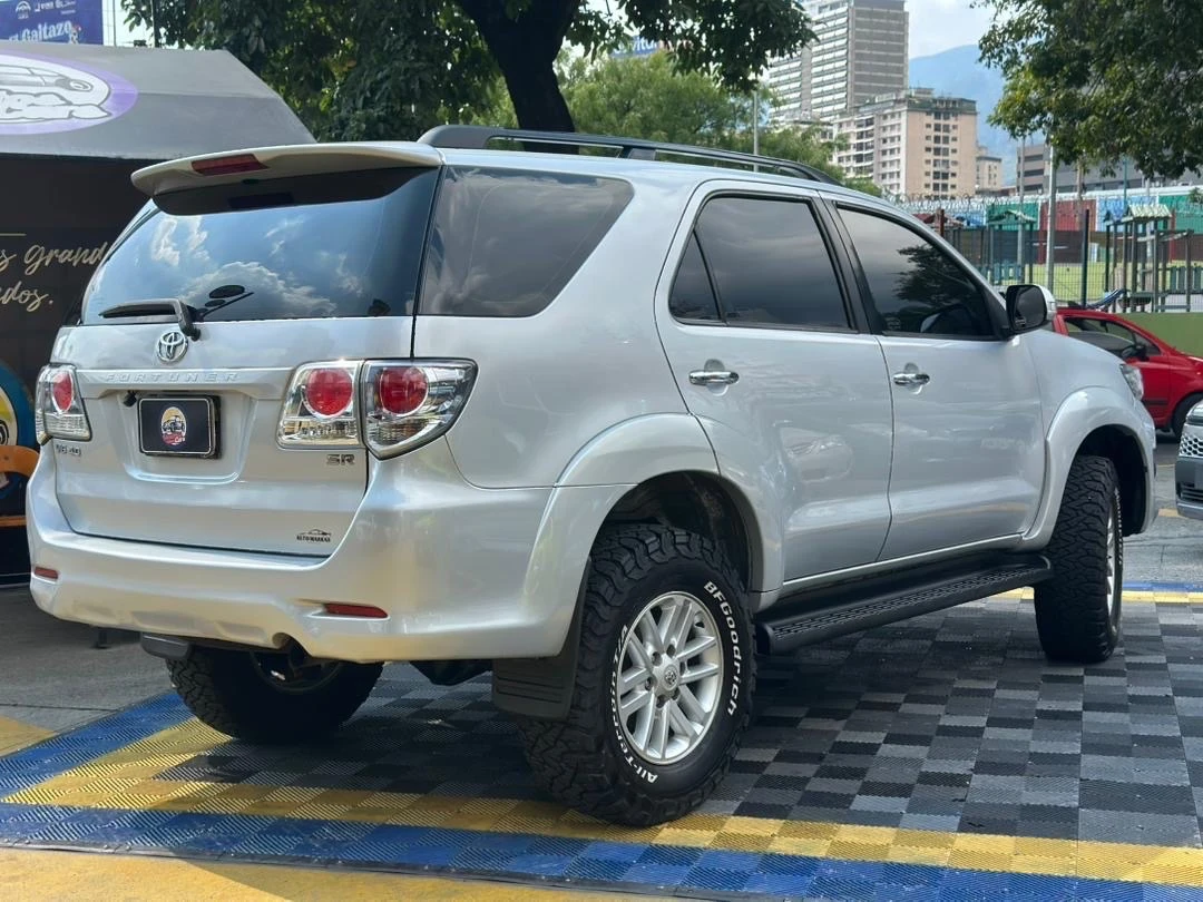 2015 Toyota Fortuner Sr — photo 5