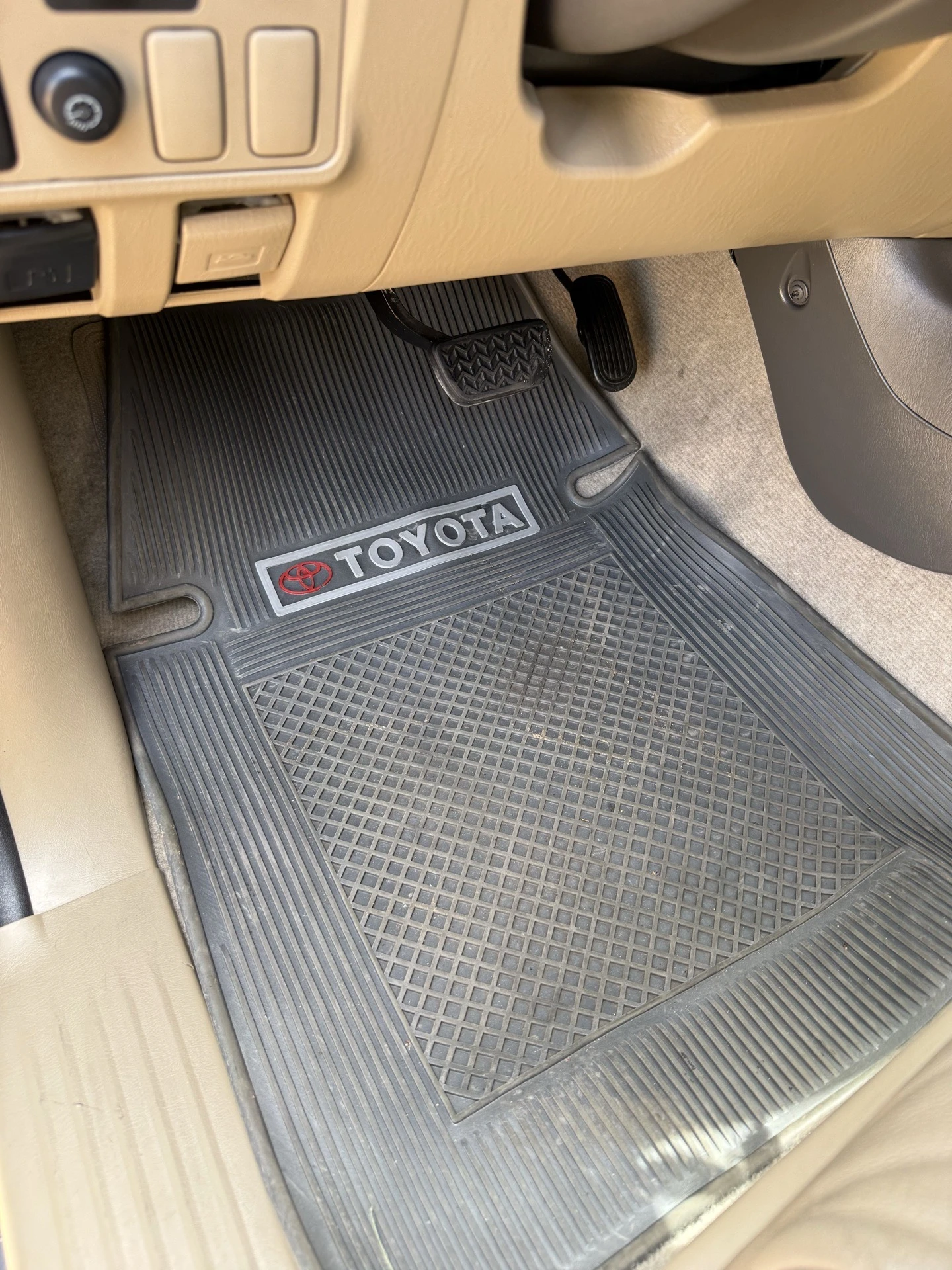 2013 Toyota Fortuner Sport — foto 7