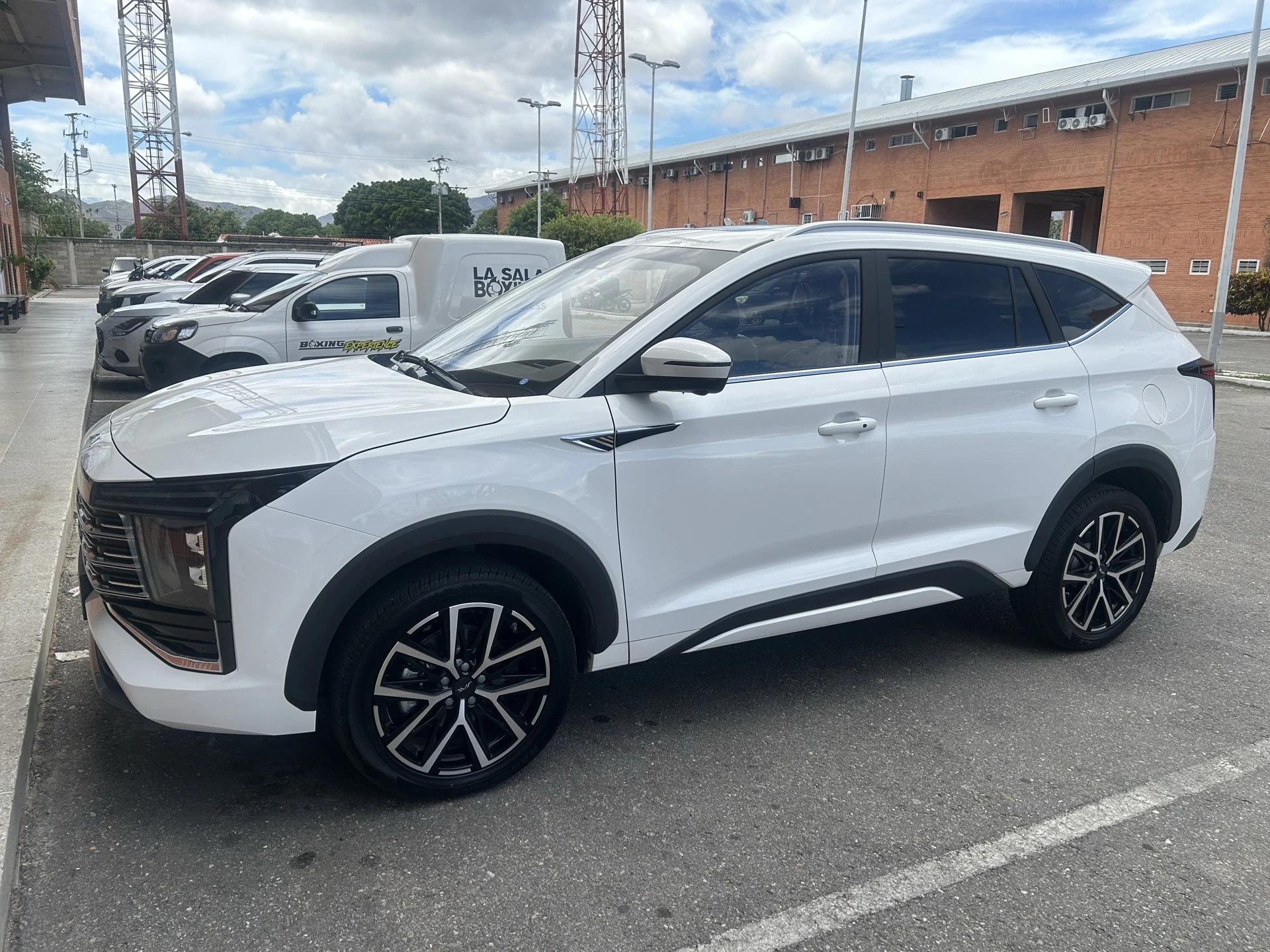 2026 JAC JS8 — photo 12