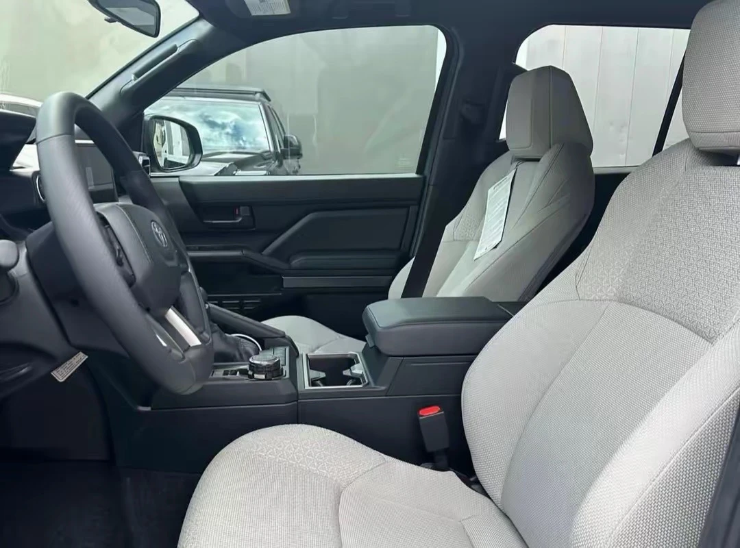 2025 Toyota 4Runner Sr5 — photo 4