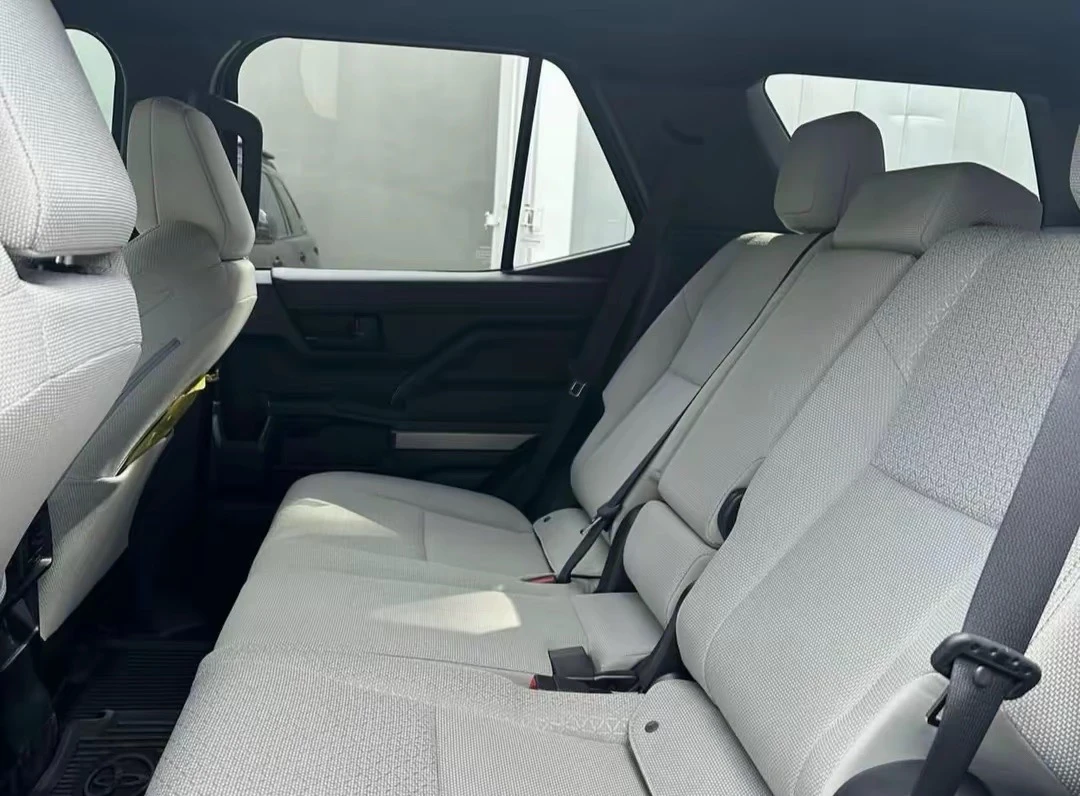 2025 Toyota 4Runner Sr5 — photo 3