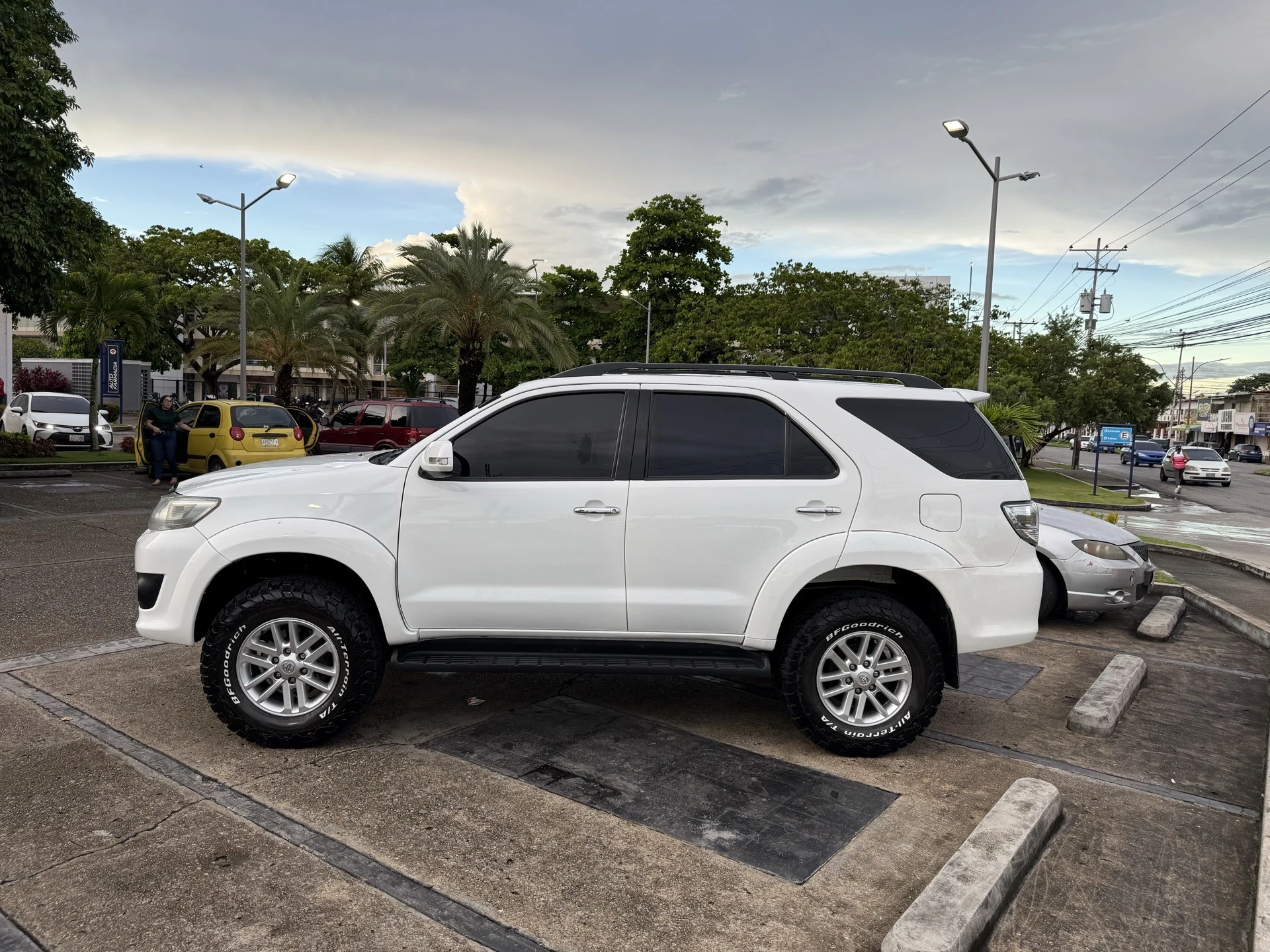 2012 Toyota Fortuner Sport — foto 4