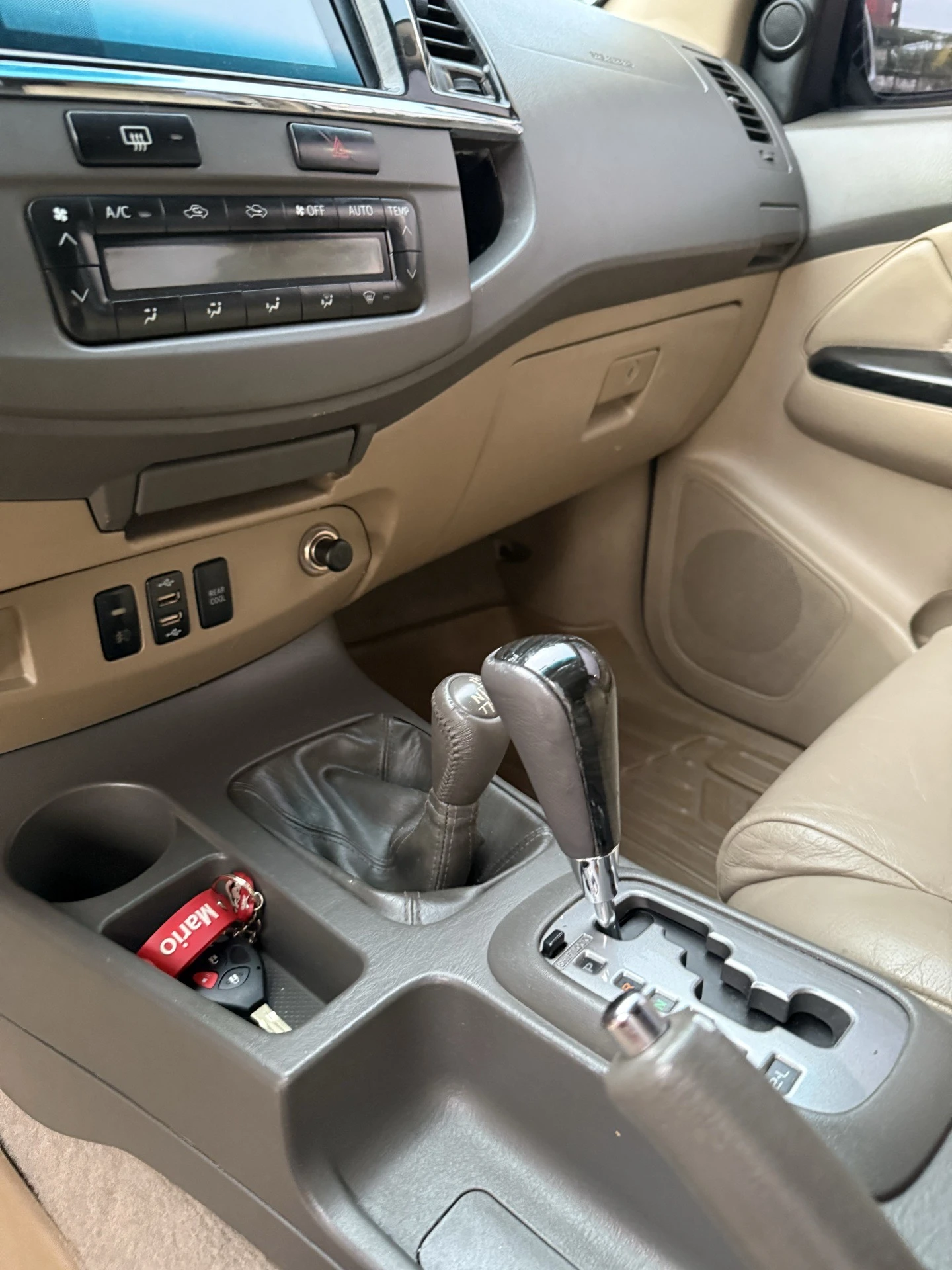 2012 Toyota Fortuner Sport — foto 8