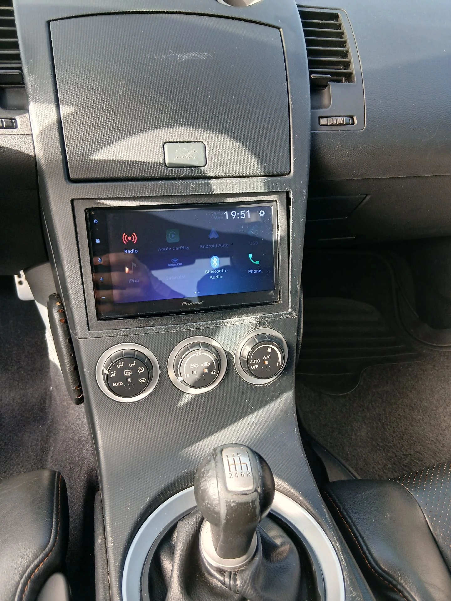 2004 Nissan 350Z Sport — photo 17